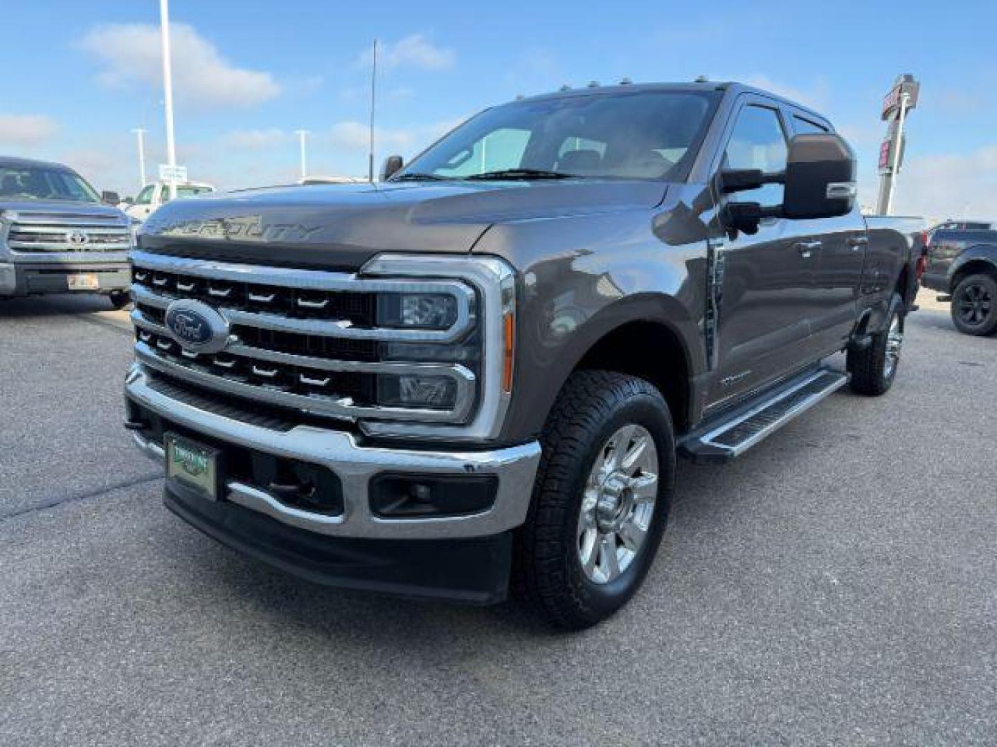 2023 GOLD /LEATHER Ford Super Duty F-350 SRW (1FT8W3BT5PE) with an 67L engine, Automatic transmission, located at 1175 N Woodruff Ave, Idaho Falls, ID, 83401, 43.506901, -111.999657 - At Timberline Auto, finding a great deal on your next vehicle is always easy! Our experienced sales staff's goal is to help find you the right vehicle at the right price! Our knowledgeable finance department has options for almost any credit score. We offer extended service contract options to prote - Photo#26