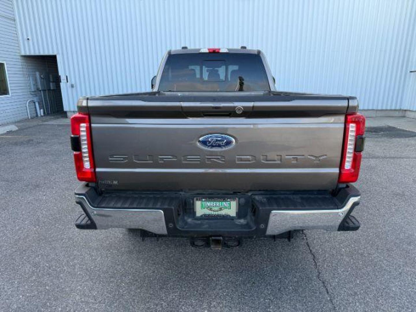 2023 GOLD /LEATHER Ford Super Duty F-350 SRW (1FT8W3BT5PE) with an 67L engine, Automatic transmission, located at 1175 N Woodruff Ave, Idaho Falls, ID, 83401, 43.506901, -111.999657 - At Timberline Auto, finding a great deal on your next vehicle is always easy! Our experienced sales staff's goal is to help find you the right vehicle at the right price! Our knowledgeable finance department has options for almost any credit score. We offer extended service contract options to prote - Photo#29
