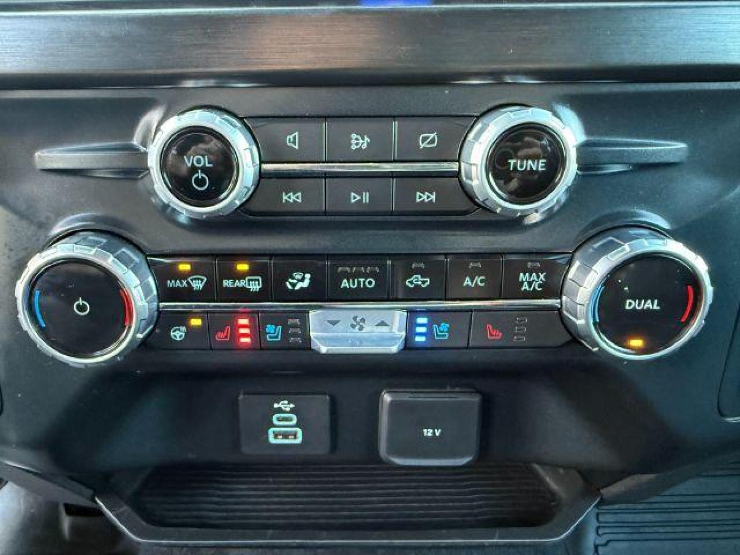 2023 GOLD /LEATHER Ford Super Duty F-350 SRW (1FT8W3BT5PE) with an 67L engine, Automatic transmission, located at 1175 N Woodruff Ave, Idaho Falls, ID, 83401, 43.506901, -111.999657 - At Timberline Auto, finding a great deal on your next vehicle is always easy! Our experienced sales staff's goal is to help find you the right vehicle at the right price! Our knowledgeable finance department has options for almost any credit score. We offer extended service contract options to prote - Photo#43