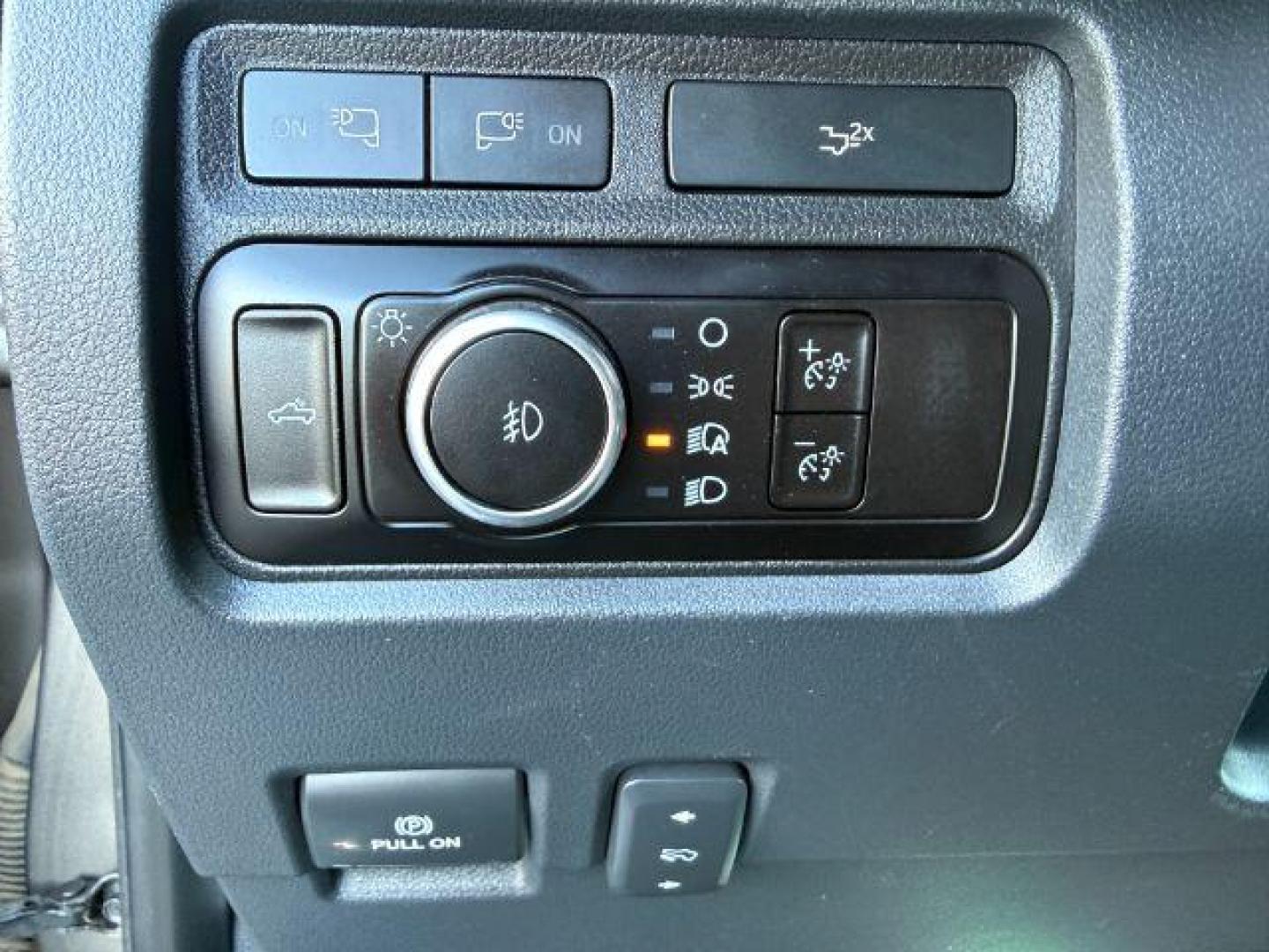 2023 GOLD /LEATHER Ford Super Duty F-350 SRW (1FT8W3BT5PE) with an 67L engine, Automatic transmission, located at 1175 N Woodruff Ave, Idaho Falls, ID, 83401, 43.506901, -111.999657 - At Timberline Auto, finding a great deal on your next vehicle is always easy! Our experienced sales staff's goal is to help find you the right vehicle at the right price! Our knowledgeable finance department has options for almost any credit score. We offer extended service contract options to prote - Photo#46