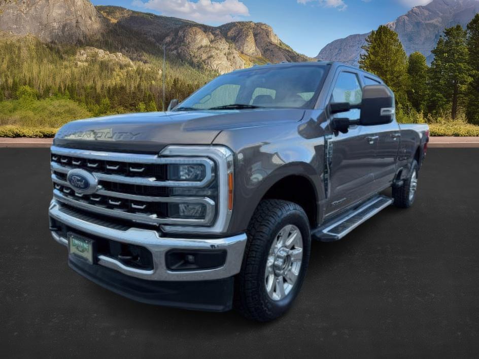 photo of 2023 Ford Super Duty F-350 SRW LARIAT