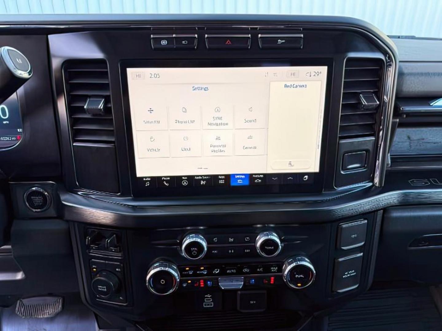 2023 GOLD /LEATHER Ford Super Duty F-350 SRW (1FT8W3BT5PE) with an 67L engine, Automatic transmission, located at 1175 N Woodruff Ave, Idaho Falls, ID, 83401, 43.506901, -111.999657 - At Timberline Auto, finding a great deal on your next vehicle is always easy! Our experienced sales staff's goal is to help find you the right vehicle at the right price! Our knowledgeable finance department has options for almost any credit score. We offer extended service contract options to prote - Photo#15