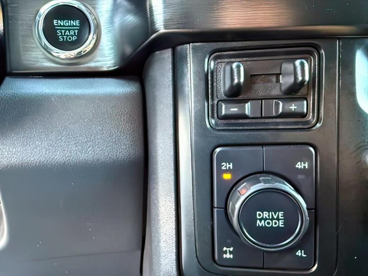 2023 GOLD /LEATHER Ford Super Duty F-350 SRW (1FT8W3BT5PE) with an 67L engine, Automatic transmission, located at 1175 N Woodruff Ave, Idaho Falls, ID, 83401, 43.506901, -111.999657 - At Timberline Auto, finding a great deal on your next vehicle is always easy! Our experienced sales staff's goal is to help find you the right vehicle at the right price! Our knowledgeable finance department has options for almost any credit score. We offer extended service contract options to prote - Photo#18