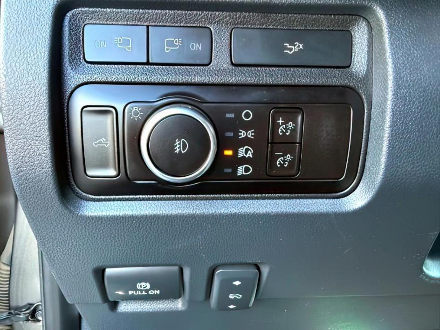 2023 GOLD /LEATHER Ford Super Duty F-350 SRW (1FT8W3BT5PE) with an 67L engine, Automatic transmission, located at 1175 N Woodruff Ave, Idaho Falls, ID, 83401, 43.506901, -111.999657 - At Timberline Auto, finding a great deal on your next vehicle is always easy! Our experienced sales staff's goal is to help find you the right vehicle at the right price! Our knowledgeable finance department has options for almost any credit score. We offer extended service contract options to prote - Photo#20