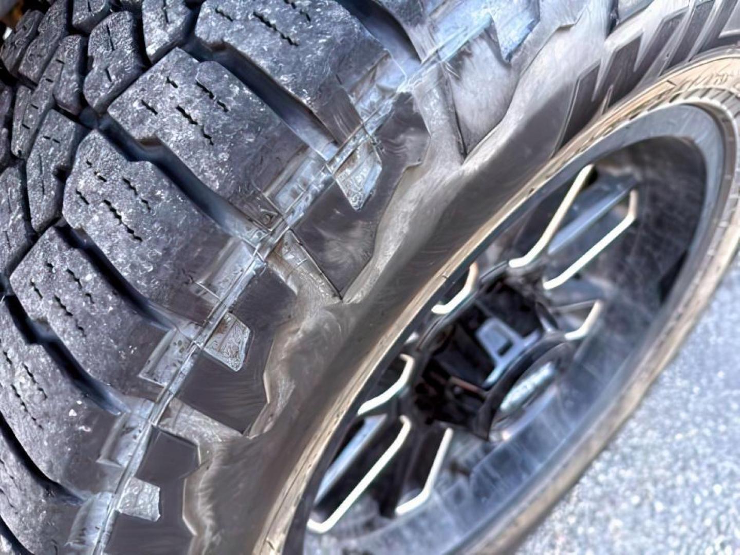 2008 Onyx Black /Ebony GMC Yukon XL 2500 (1GKGK26KX8R) with an Vortec 6L V-8 variable valve control engine, Automatic transmission, located at 1175 N Woodruff Ave, Idaho Falls, ID, 83401, 43.506901, -111.999657 - At Timberline Auto, finding a great deal on your next vehicle is always easy! Our experienced sales staff's goal is to help find you the right vehicle at the right price! Our knowledgeable finance department has options for almost any credit score. We offer extended service contract options to prote - Photo#10