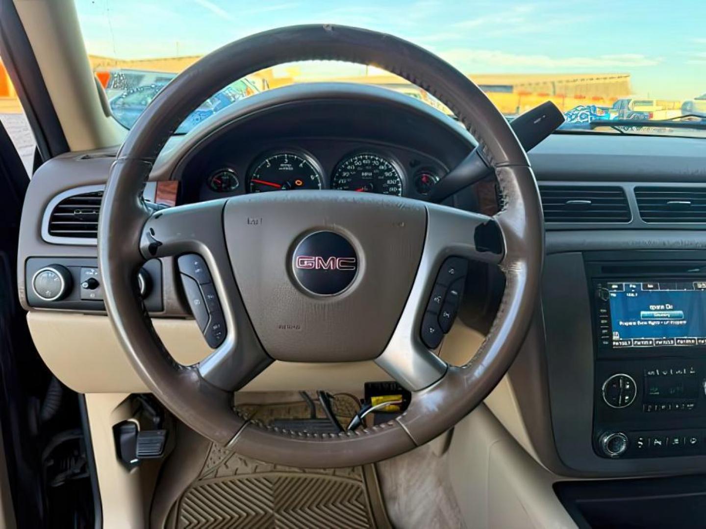 2008 Onyx Black /Ebony GMC Yukon XL 2500 (1GKGK26KX8R) with an Vortec 6L V-8 variable valve control engine, Automatic transmission, located at 1175 N Woodruff Ave, Idaho Falls, ID, 83401, 43.506901, -111.999657 - At Timberline Auto, finding a great deal on your next vehicle is always easy! Our experienced sales staff's goal is to help find you the right vehicle at the right price! Our knowledgeable finance department has options for almost any credit score. We offer extended service contract options to prote - Photo#14