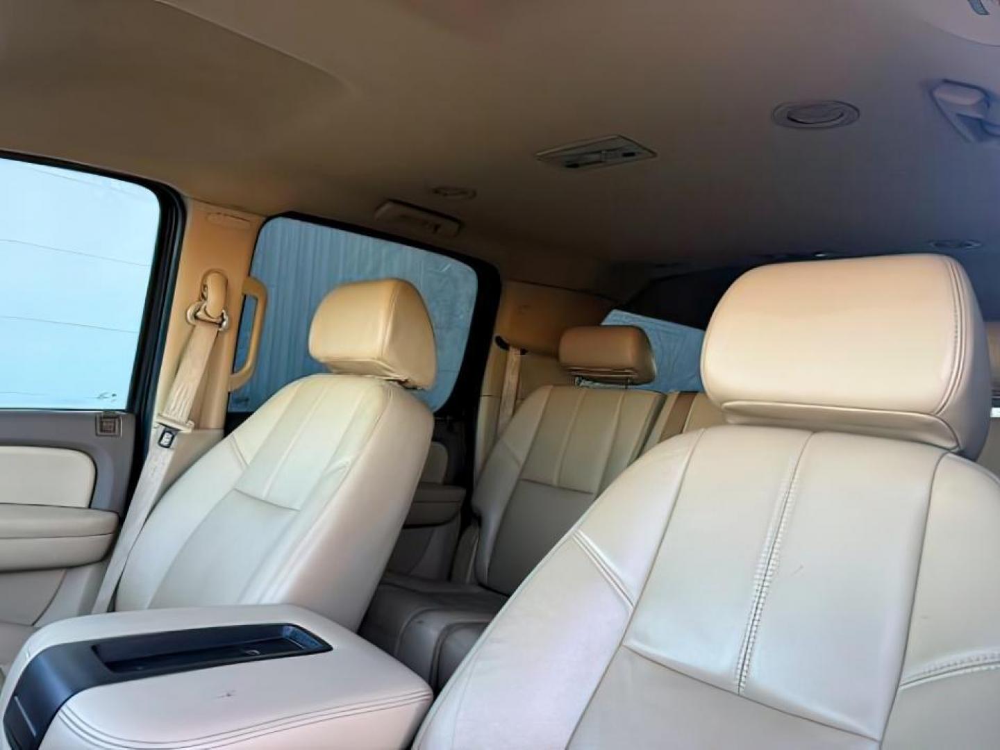 2008 Onyx Black /Ebony GMC Yukon XL 2500 (1GKGK26KX8R) with an Vortec 6L V-8 variable valve control engine, Automatic transmission, located at 1175 N Woodruff Ave, Idaho Falls, ID, 83401, 43.506901, -111.999657 - At Timberline Auto, finding a great deal on your next vehicle is always easy! Our experienced sales staff's goal is to help find you the right vehicle at the right price! Our knowledgeable finance department has options for almost any credit score. We offer extended service contract options to prote - Photo#19