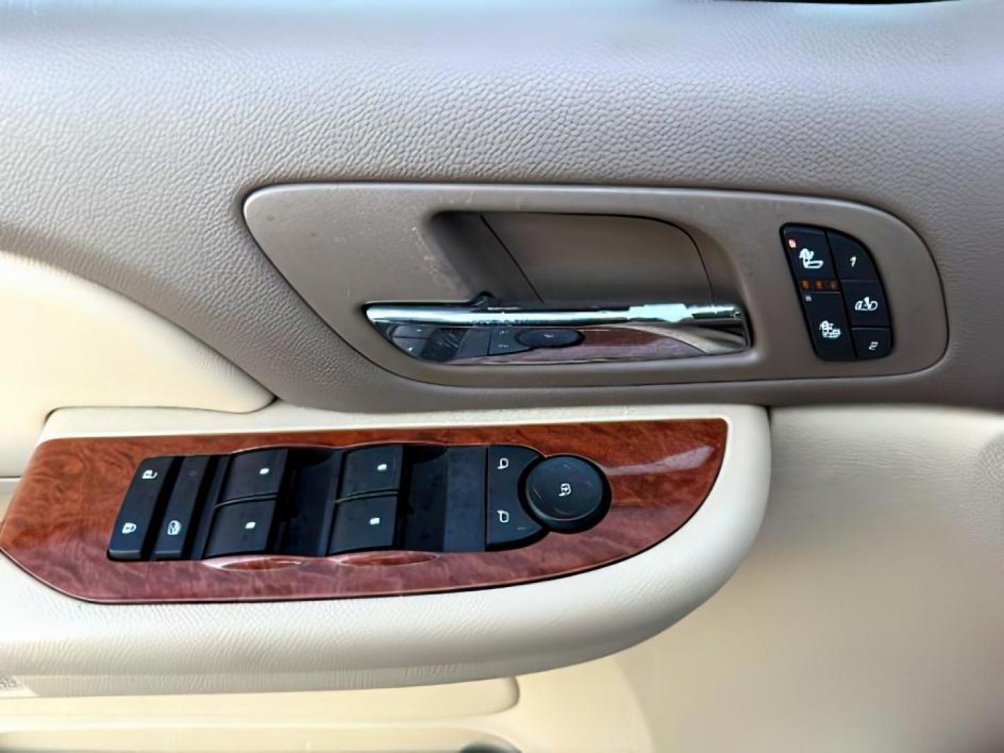 2008 Onyx Black /Ebony GMC Yukon XL 2500 (1GKGK26KX8R) with an Vortec 6L V-8 variable valve control engine, Automatic transmission, located at 1175 N Woodruff Ave, Idaho Falls, ID, 83401, 43.506901, -111.999657 - At Timberline Auto, finding a great deal on your next vehicle is always easy! Our experienced sales staff's goal is to help find you the right vehicle at the right price! Our knowledgeable finance department has options for almost any credit score. We offer extended service contract options to prote - Photo#20