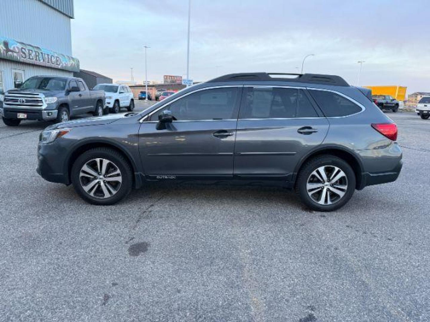 2018 GRAY /Slate Black Subaru Outback (4S4BSANC9J3) with an 25L H-4 DOHC engine, Automatic transmission, located at 1175 N Woodruff Ave, Idaho Falls, ID, 83401, 43.506901, -111.999657 - At Timberline Auto, finding a great deal on your next vehicle is always easy! Our experienced sales staff's goal is to help find you the right vehicle at the right price! Our knowledgeable finance department has options for almost any credit score. We offer extended service contract options to prote - Photo#29