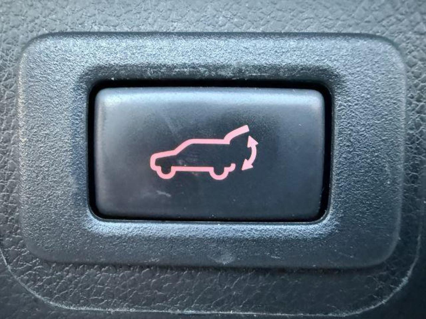 2018 GRAY /Slate Black Subaru Outback (4S4BSANC9J3) with an 25L H-4 DOHC engine, Automatic transmission, located at 1175 N Woodruff Ave, Idaho Falls, ID, 83401, 43.506901, -111.999657 - At Timberline Auto, finding a great deal on your next vehicle is always easy! Our experienced sales staff's goal is to help find you the right vehicle at the right price! Our knowledgeable finance department has options for almost any credit score. We offer extended service contract options to prote - Photo#34