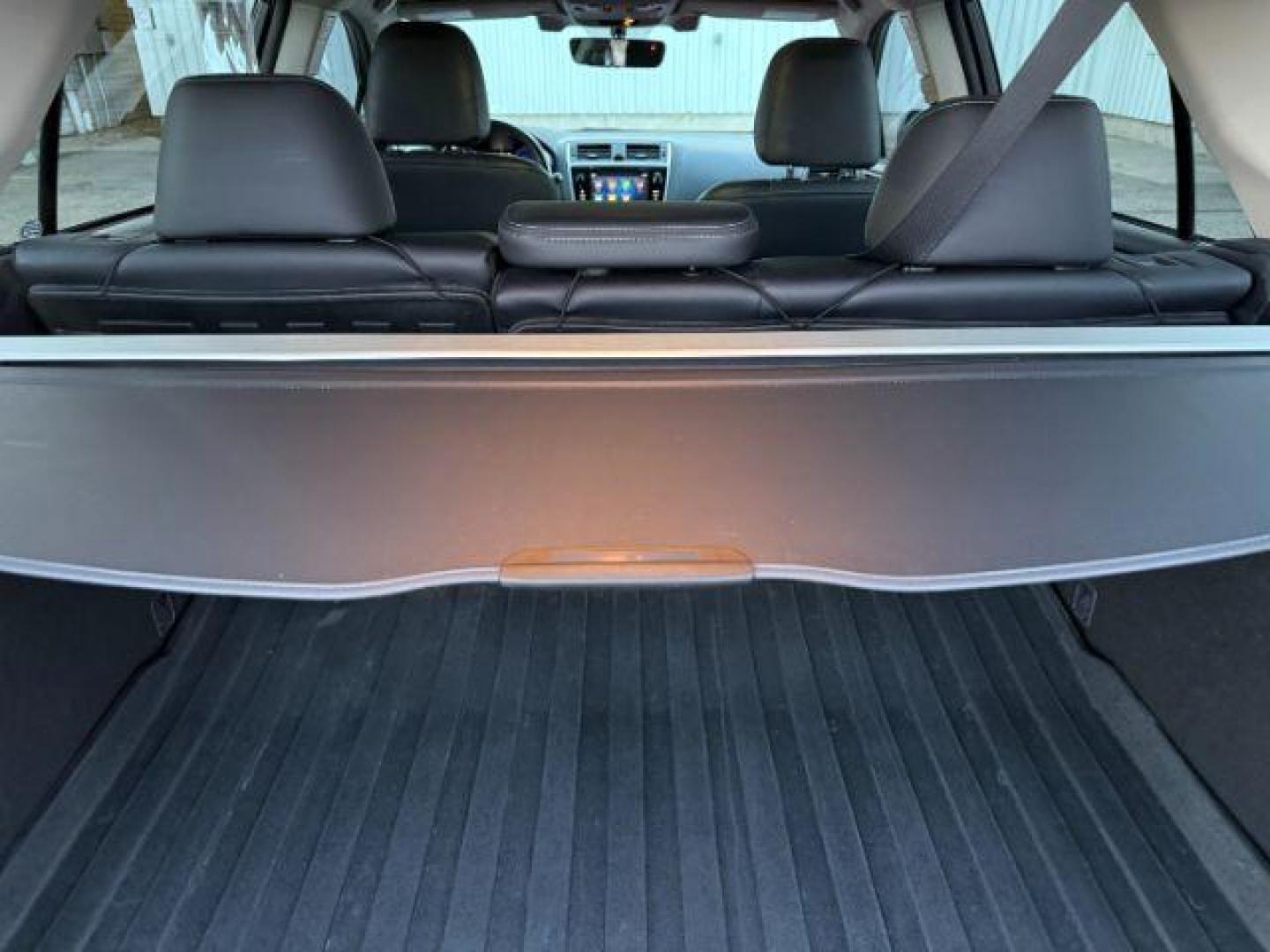 2018 GRAY /Slate Black Subaru Outback (4S4BSANC9J3) with an 25L H-4 DOHC engine, Automatic transmission, located at 1175 N Woodruff Ave, Idaho Falls, ID, 83401, 43.506901, -111.999657 - At Timberline Auto, finding a great deal on your next vehicle is always easy! Our experienced sales staff's goal is to help find you the right vehicle at the right price! Our knowledgeable finance department has options for almost any credit score. We offer extended service contract options to prote - Photo#35