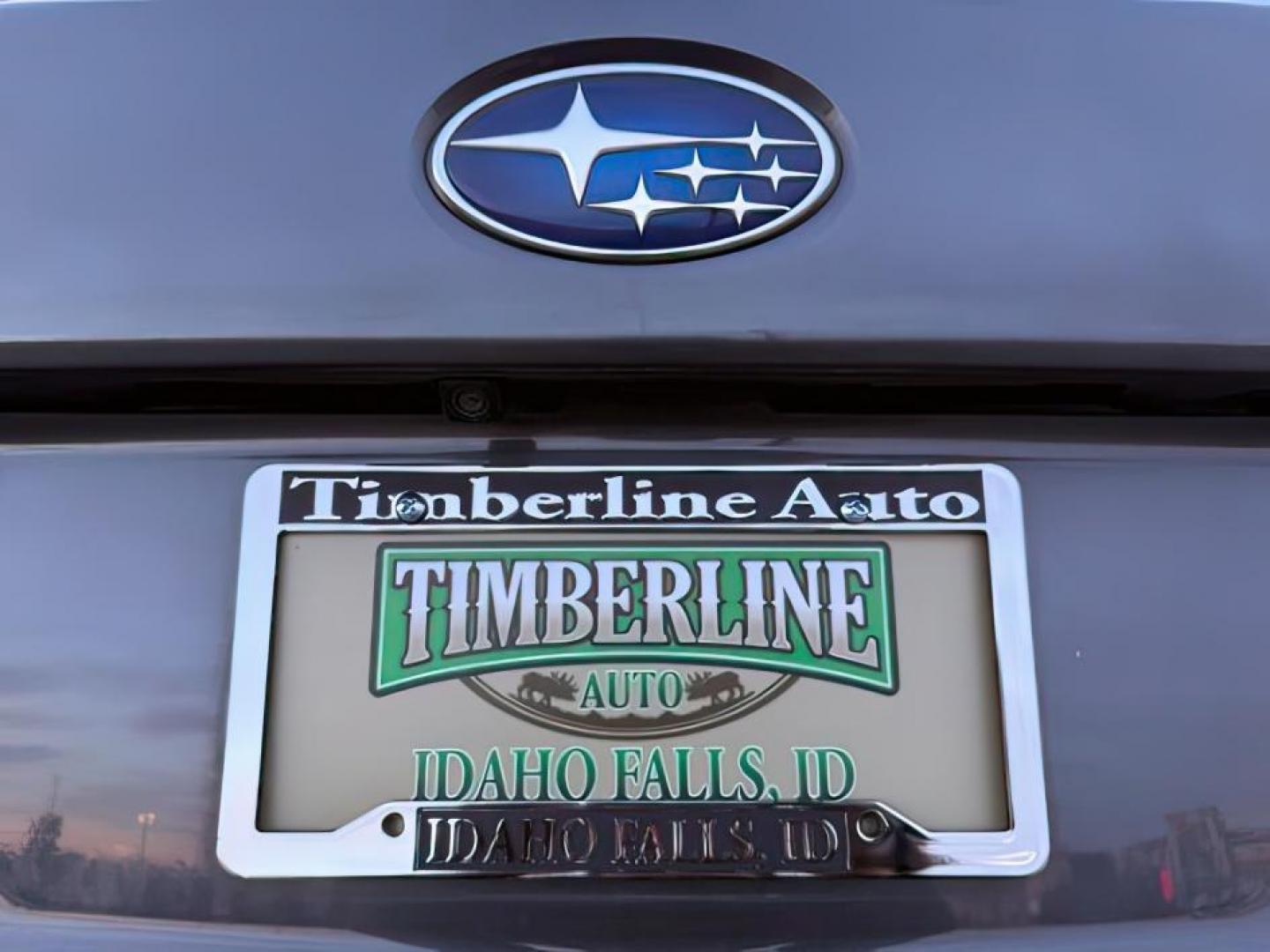 2018 GRAY /Slate Black Subaru Outback (4S4BSANC9J3) with an 25L H-4 DOHC engine, Automatic transmission, located at 1175 N Woodruff Ave, Idaho Falls, ID, 83401, 43.506901, -111.999657 - At Timberline Auto, finding a great deal on your next vehicle is always easy! Our experienced sales staff's goal is to help find you the right vehicle at the right price! Our knowledgeable finance department has options for almost any credit score. We offer extended service contract options to prote - Photo#4