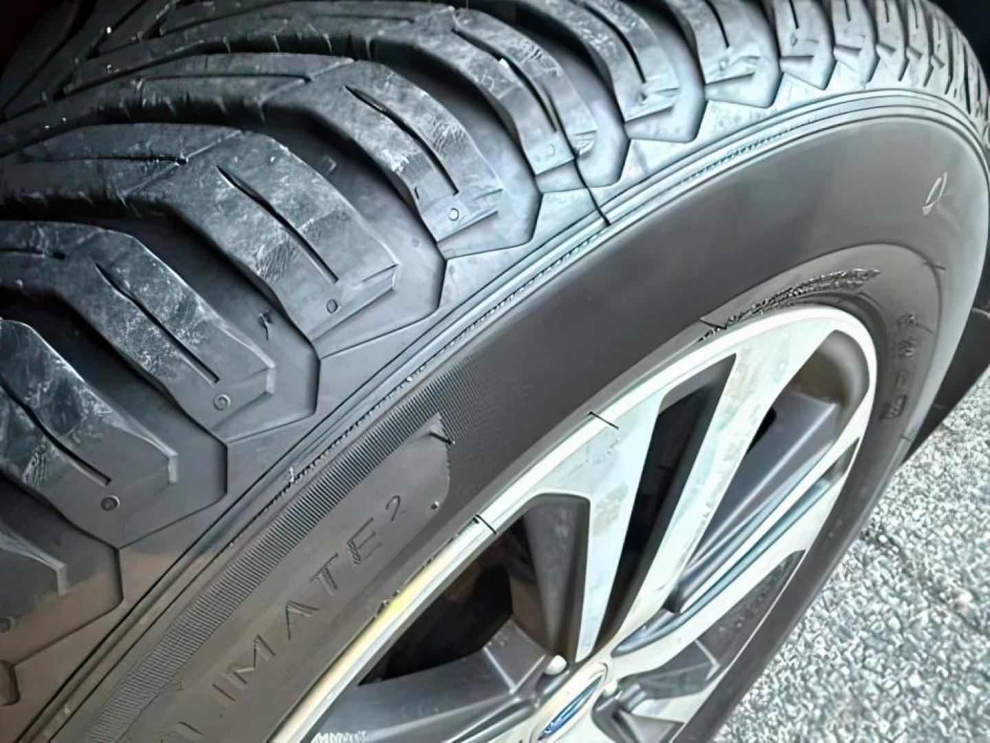 2018 GRAY /Slate Black Subaru Outback (4S4BSANC9J3) with an 25L H-4 DOHC engine, Automatic transmission, located at 1175 N Woodruff Ave, Idaho Falls, ID, 83401, 43.506901, -111.999657 - At Timberline Auto, finding a great deal on your next vehicle is always easy! Our experienced sales staff's goal is to help find you the right vehicle at the right price! Our knowledgeable finance department has options for almost any credit score. We offer extended service contract options to prote - Photo#12