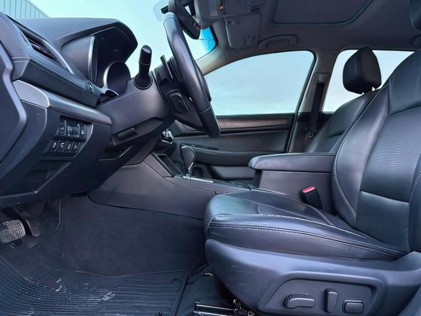 2018 GRAY /Slate Black Subaru Outback (4S4BSANC9J3) with an 25L H-4 DOHC engine, Automatic transmission, located at 1175 N Woodruff Ave, Idaho Falls, ID, 83401, 43.506901, -111.999657 - At Timberline Auto, finding a great deal on your next vehicle is always easy! Our experienced sales staff's goal is to help find you the right vehicle at the right price! Our knowledgeable finance department has options for almost any credit score. We offer extended service contract options to prote - Photo#14