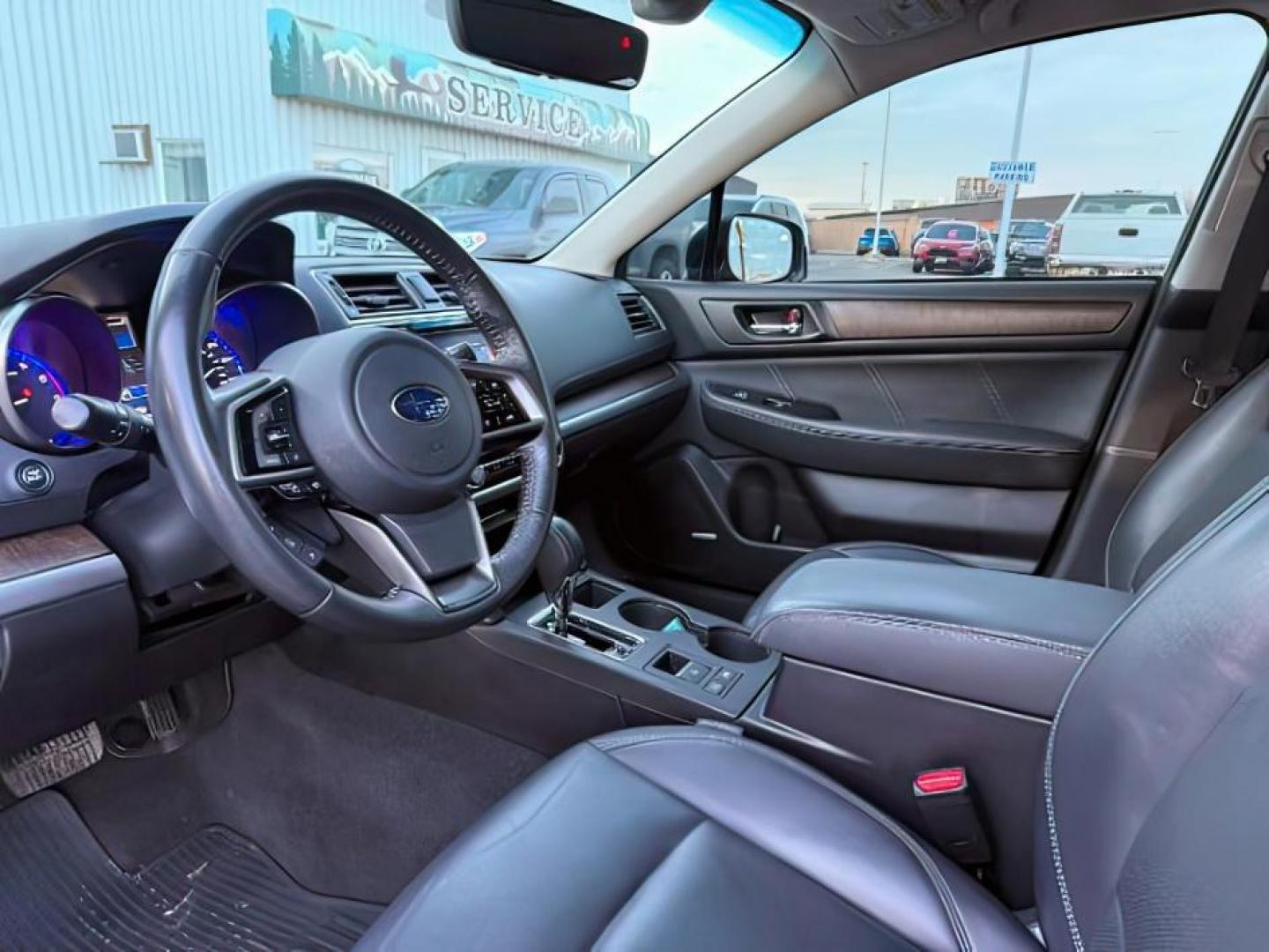 2018 GRAY /Slate Black Subaru Outback (4S4BSANC9J3) with an 25L H-4 DOHC engine, Automatic transmission, located at 1175 N Woodruff Ave, Idaho Falls, ID, 83401, 43.506901, -111.999657 - At Timberline Auto, finding a great deal on your next vehicle is always easy! Our experienced sales staff's goal is to help find you the right vehicle at the right price! Our knowledgeable finance department has options for almost any credit score. We offer extended service contract options to prote - Photo#15