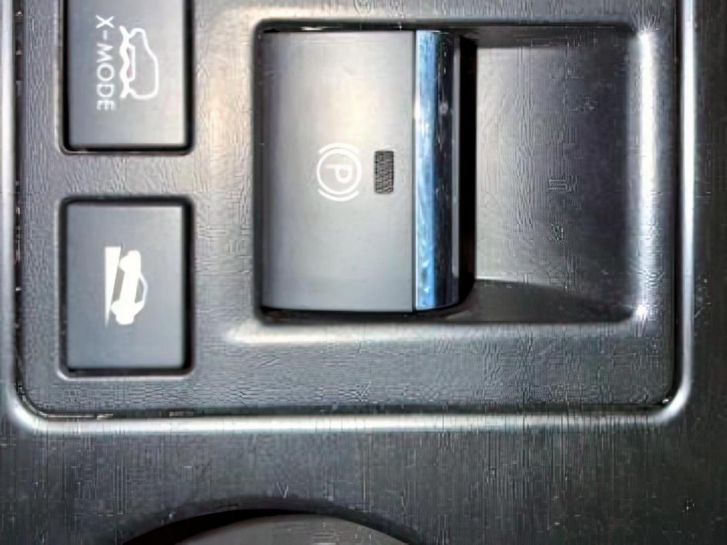 2018 GRAY /Slate Black Subaru Outback (4S4BSANC9J3) with an 25L H-4 DOHC engine, Automatic transmission, located at 1175 N Woodruff Ave, Idaho Falls, ID, 83401, 43.506901, -111.999657 - At Timberline Auto, finding a great deal on your next vehicle is always easy! Our experienced sales staff's goal is to help find you the right vehicle at the right price! Our knowledgeable finance department has options for almost any credit score. We offer extended service contract options to prote - Photo#19