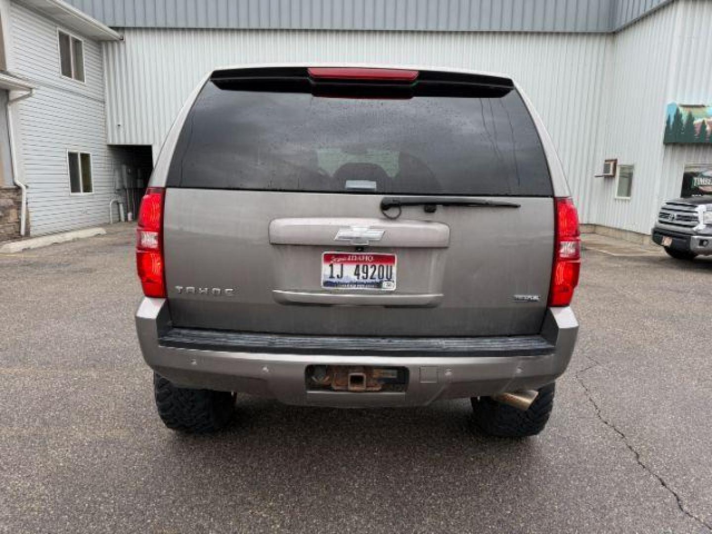 2007 GREY /Ebony Chevrolet Tahoe (1GNFK13027J) with an 53 engine, Automatic transmission, located at 1175 N Woodruff Ave, Idaho Falls, ID, 83401, 43.506901, -111.999657 - ... Read the full description on our Website at: www.usedtrucksidahofalls.com - Photo#13
