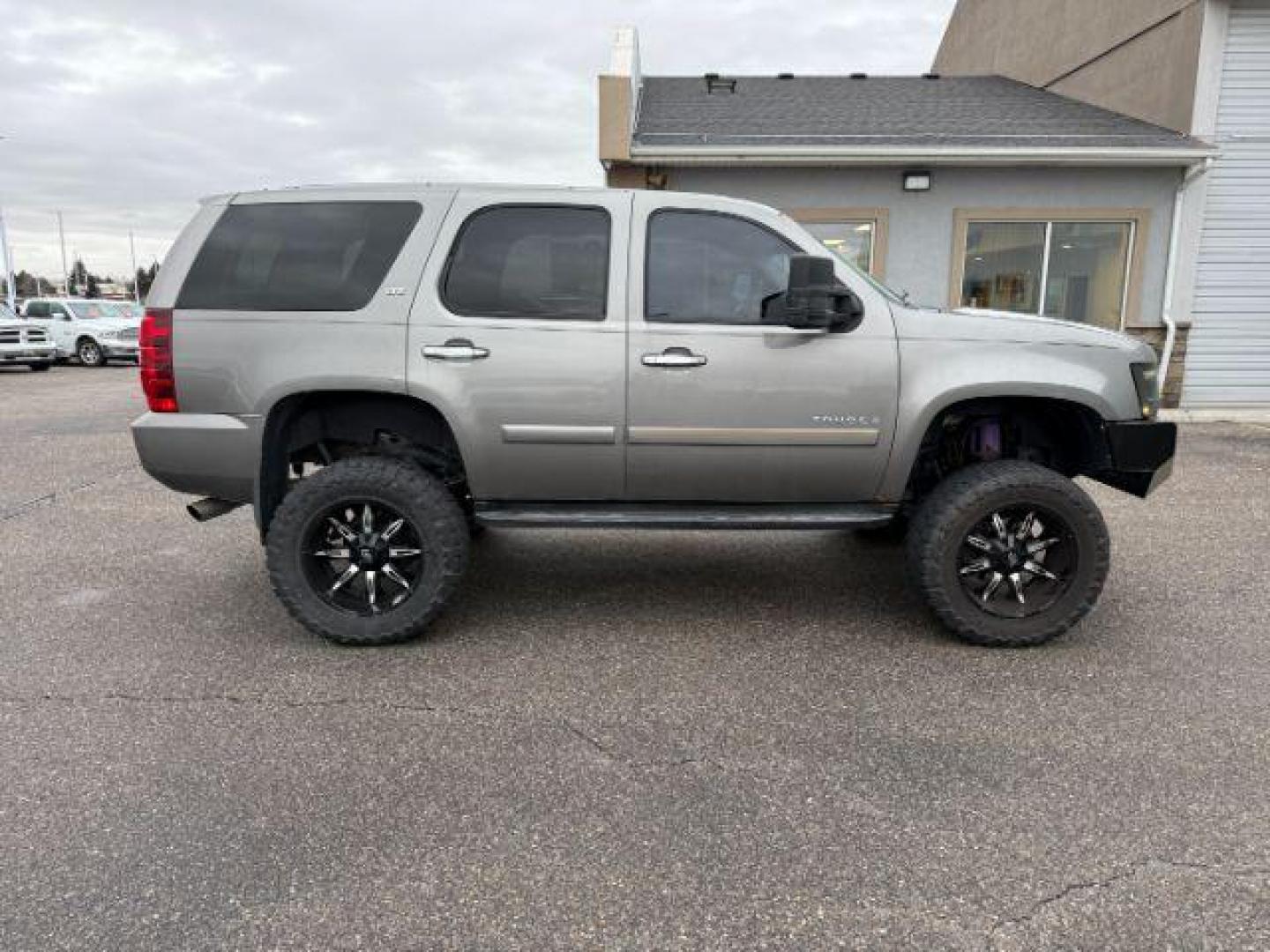 2007 GREY /Ebony Chevrolet Tahoe (1GNFK13027J) with an 53 engine, Automatic transmission, located at 1175 N Woodruff Ave, Idaho Falls, ID, 83401, 43.506901, -111.999657 - ... Read the full description on our Website at: www.usedtrucksidahofalls.com - Photo#15