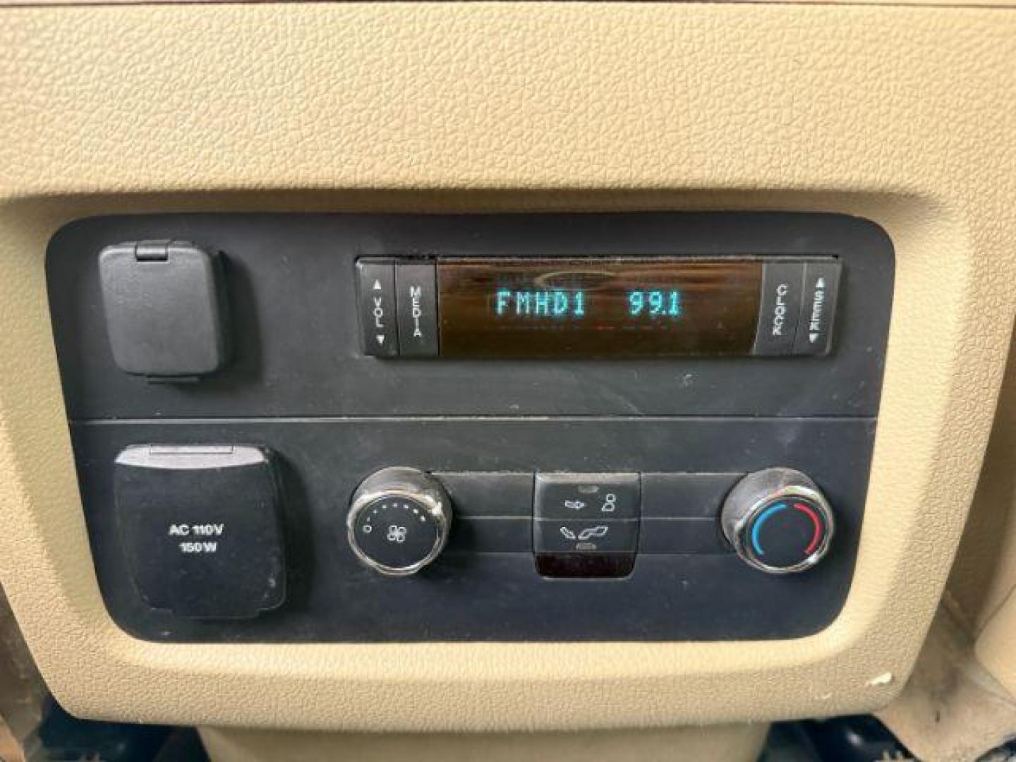 2017 BLUE /Ebony Ford Expedition EL (1FMJK1JT9HE) with an EcoBoost 35L V-6 gasoline direct injection engine, Automatic transmission, located at 1175 N Woodruff Ave, Idaho Falls, ID, 83401, 43.506901, -111.999657 - At Timberline Auto, finding a great deal on your next vehicle is always easy! Our experienced sales staff's goal is to help find you the right vehicle at the right price! Our knowledgeable finance department has options for almost any credit score. We offer extended service contract options to prote - Photo#49