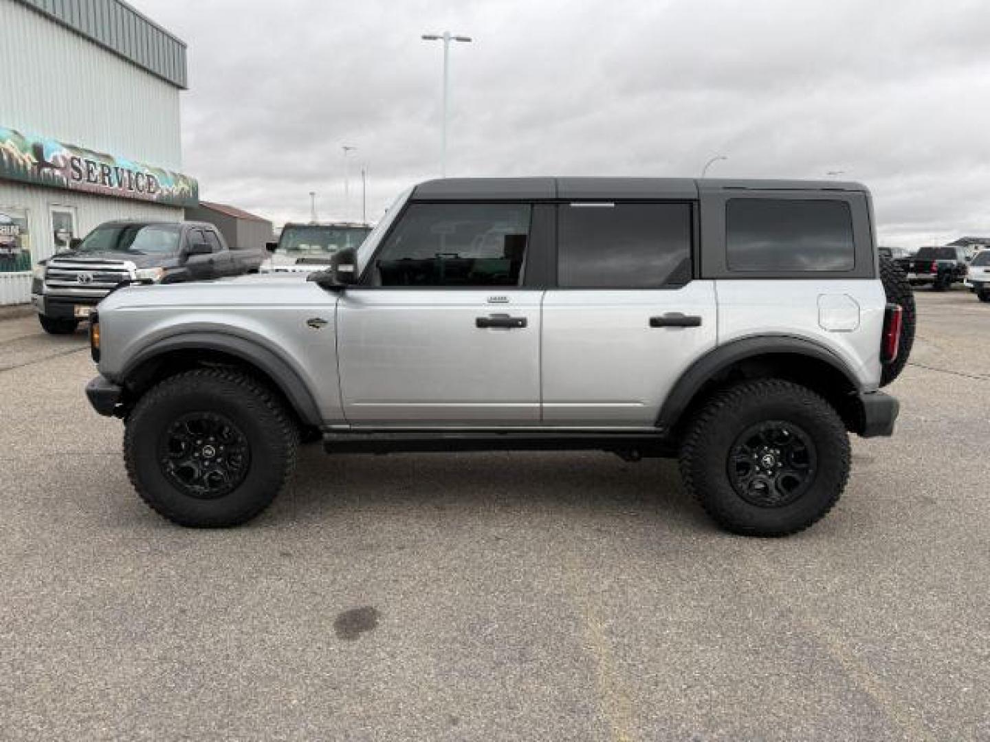 2022 SILVER /Medium Sandstone w/Black Onyx Ford Bronco (1FMEE5DP3NL) with an EcoBoost 27L V-6 portdirect injection engine, Automatic transmission, located at 1175 N Woodruff Ave, Idaho Falls, ID, 83401, 43.506901, -111.999657 - At Timberline Auto, finding a great deal on your next vehicle is always easy! Our experienced sales staff's goal is to help find you the right vehicle at the right price! Our knowledgeable finance department has options for almost any credit score. We offer extended service contract options to prote - Photo#27