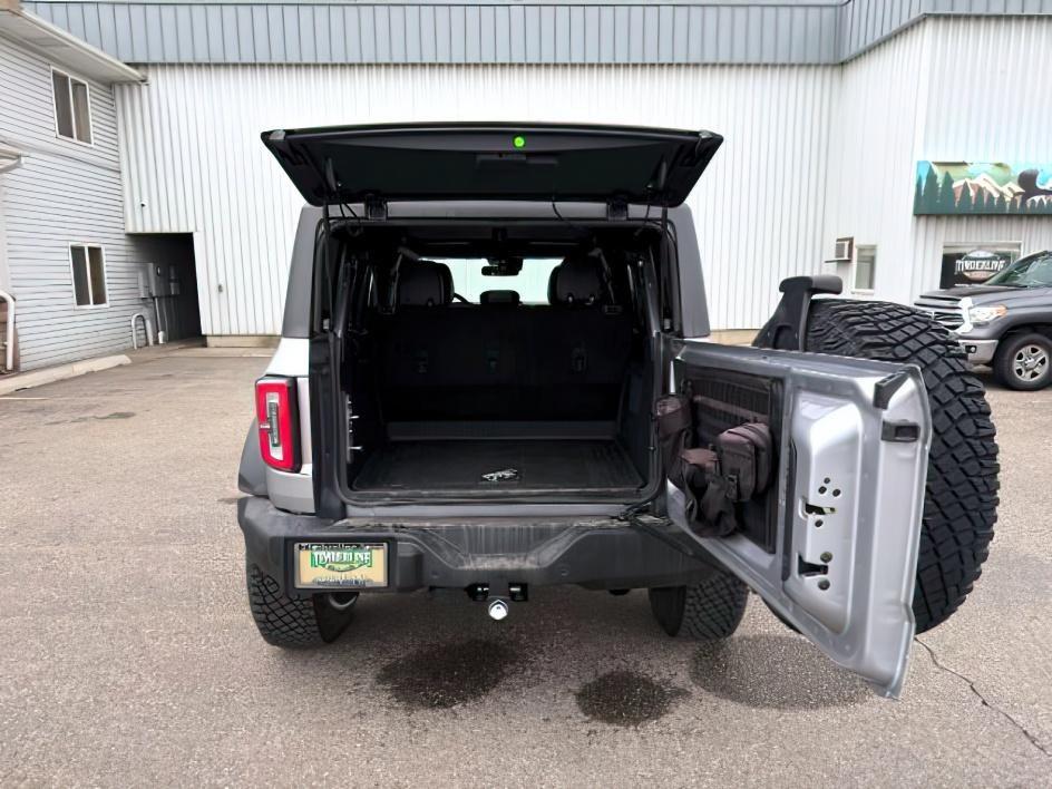 2022 SILVER /Medium Sandstone w/Black Onyx Ford Bronco (1FMEE5DP3NL) with an EcoBoost 27L V-6 portdirect injection engine, Automatic transmission, located at 1175 N Woodruff Ave, Idaho Falls, ID, 83401, 43.506901, -111.999657 - This 2022 Ford Bronco is a modern off-road SUV built to balance everyday driving comfort with serious adventure capability. Powered by a 2.7L EcoBoost V6, it delivers strong, responsive performance whether on the highway or exploring rougher terrain. The interior features leather seating with heated- Photo#4