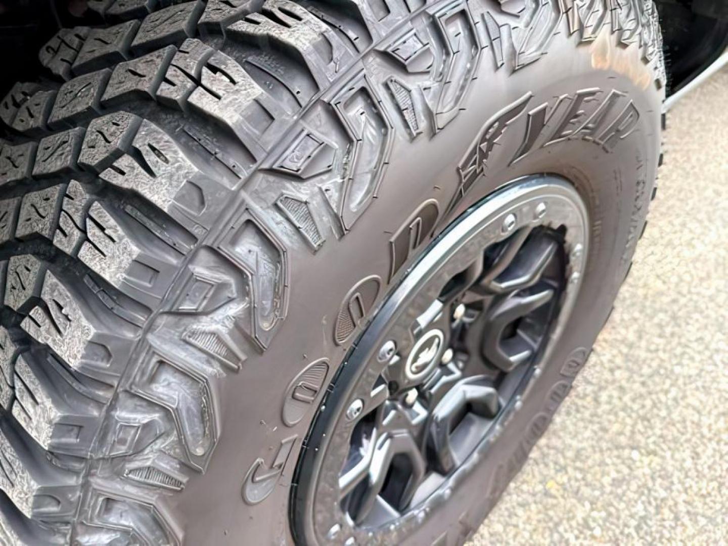 2022 SILVER /Medium Sandstone w/Black Onyx Ford Bronco (1FMEE5DP3NL) with an EcoBoost 27L V-6 portdirect injection engine, Automatic transmission, located at 1175 N Woodruff Ave, Idaho Falls, ID, 83401, 43.506901, -111.999657 - At Timberline Auto, finding a great deal on your next vehicle is always easy! Our experienced sales staff's goal is to help find you the right vehicle at the right price! Our knowledgeable finance department has options for almost any credit score. We offer extended service contract options to prote - Photo#10