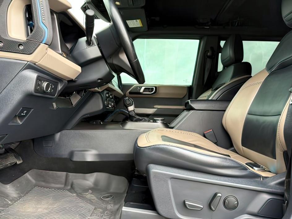 2022 SILVER /Medium Sandstone w/Black Onyx Ford Bronco (1FMEE5DP3NL) with an EcoBoost 27L V-6 portdirect injection engine, Automatic transmission, located at 1175 N Woodruff Ave, Idaho Falls, ID, 83401, 43.506901, -111.999657 - This 2022 Ford Bronco is a modern off-road SUV built to balance everyday driving comfort with serious adventure capability. Powered by a 2.7L EcoBoost V6, it delivers strong, responsive performance whether on the highway or exploring rougher terrain. The interior features leather seating with heated- Photo#13