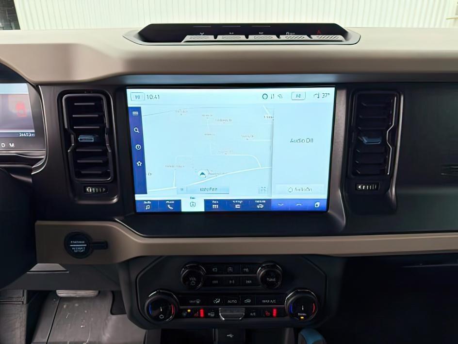 2022 SILVER /Medium Sandstone w/Black Onyx Ford Bronco (1FMEE5DP3NL) with an EcoBoost 27L V-6 portdirect injection engine, Automatic transmission, located at 1175 N Woodruff Ave, Idaho Falls, ID, 83401, 43.506901, -111.999657 - This 2022 Ford Bronco is a modern off-road SUV built to balance everyday driving comfort with serious adventure capability. Powered by a 2.7L EcoBoost V6, it delivers strong, responsive performance whether on the highway or exploring rougher terrain. The interior features leather seating with heated- Photo#16