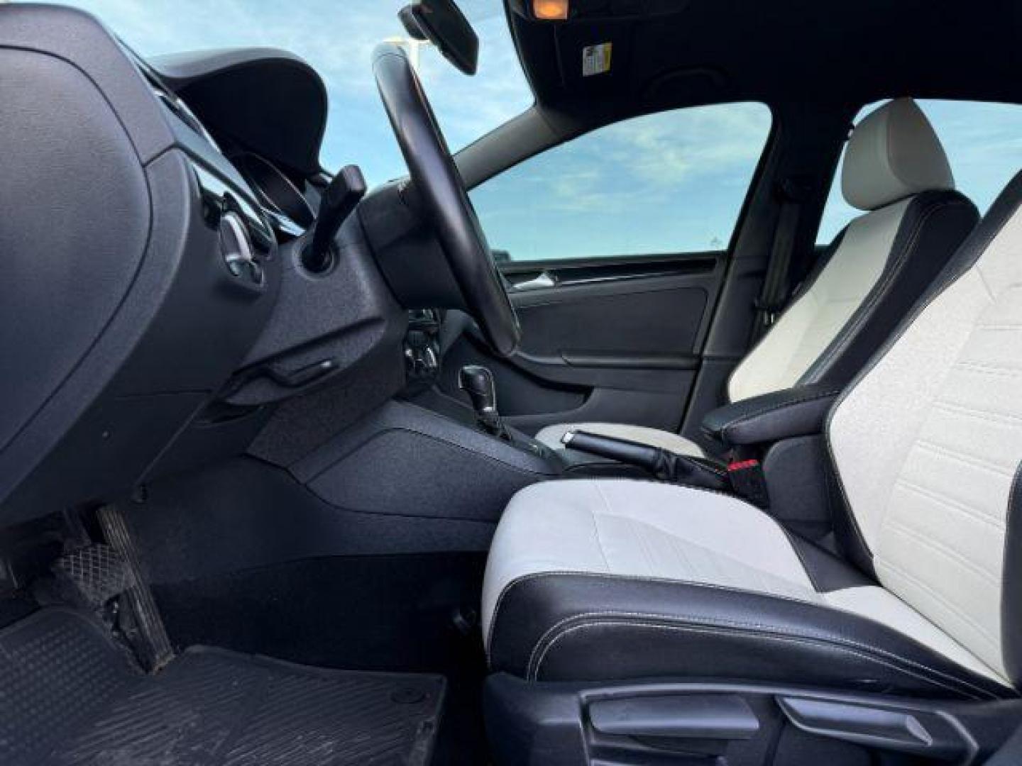 2015 Black Uni /Black Ceramique Volkswagen Jetta Sedan (3VWD17AJ3FM) with an 18L I-4 gasoline direct injection engine, Automatic transmission, located at 1175 N Woodruff Ave, Idaho Falls, ID, 83401, 43.506901, -111.999657 - At Timberline Auto, finding a great deal on your next vehicle is always easy! Our experienced sales staff's goal is to help find you the right vehicle at the right price! Our knowledgeable finance department has options for almost any credit score. We offer extended service contract options to prote - Photo#30