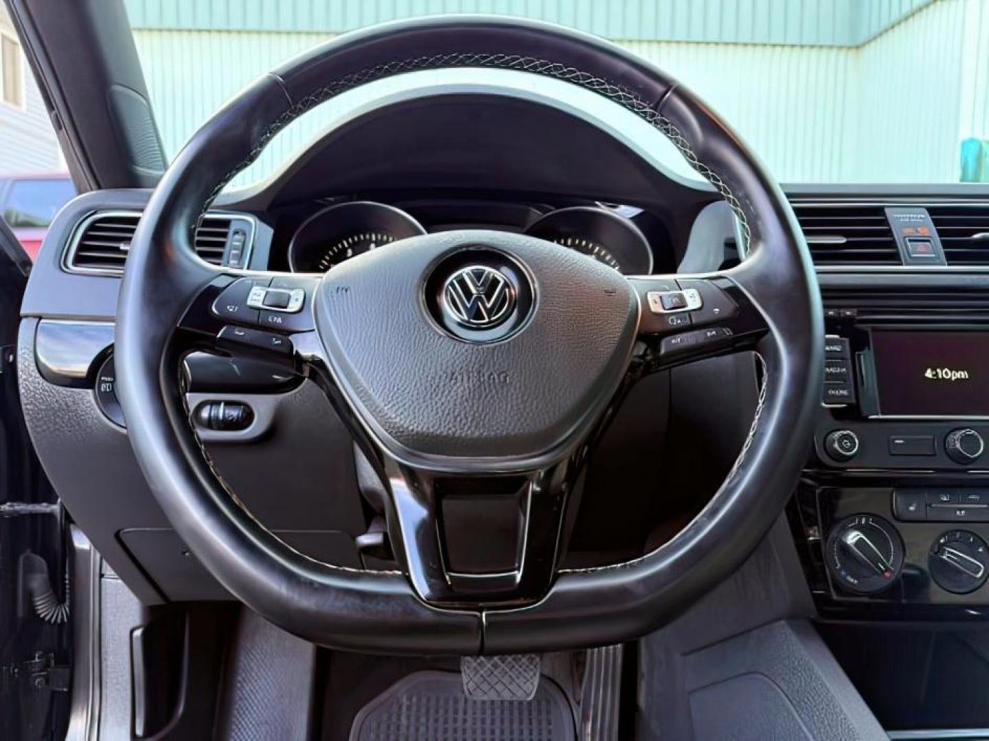 2015 Black Uni /Black Ceramique Volkswagen Jetta Sedan (3VWD17AJ3FM) with an 18L I-4 gasoline direct injection engine, Automatic transmission, located at 1175 N Woodruff Ave, Idaho Falls, ID, 83401, 43.506901, -111.999657 - At Timberline Auto, finding a great deal on your next vehicle is always easy! Our experienced sales staff's goal is to help find you the right vehicle at the right price! Our knowledgeable finance department has options for almost any credit score. We offer extended service contract options to prote - Photo#12