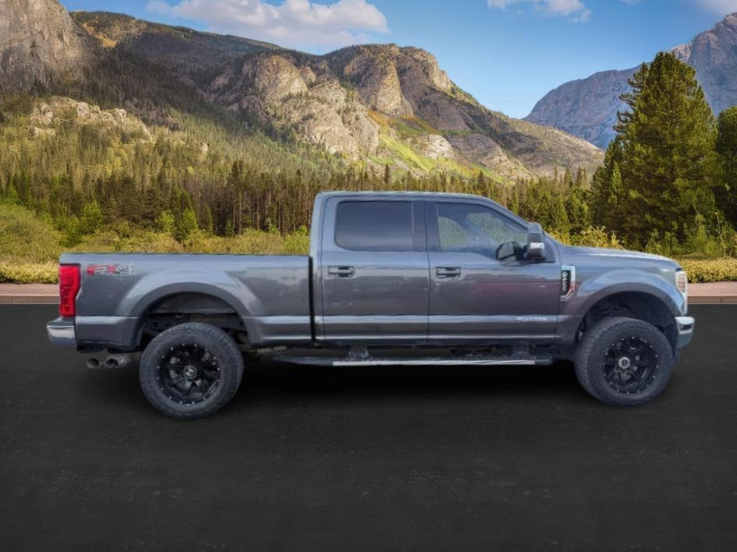 2018 GRAY /Black Ford F-250 (1FT7W2BT3JE) with an Powerstroke 67L V-8 diesel direct injection engine, Automatic transmission, located at 1175 N Woodruff Ave, Idaho Falls, ID, 83401, 43.506901, -111.999657 - At Timberline Auto, finding a great deal on your next vehicle is always easy! Our experienced sales staff's goal is to help find you the right vehicle at the right price! Our knowledgeable finance department has options for almost any credit score. We offer extended service contract options to prote - Photo#5