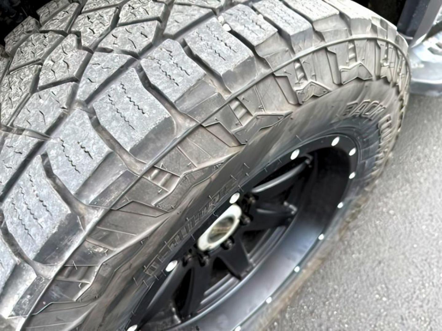 2018 GRAY /Black Ford F-250 (1FT7W2BT3JE) with an Powerstroke 67L V-8 diesel direct injection engine, Automatic transmission, located at 1175 N Woodruff Ave, Idaho Falls, ID, 83401, 43.506901, -111.999657 - At Timberline Auto, finding a great deal on your next vehicle is always easy! Our experienced sales staff's goal is to help find you the right vehicle at the right price! Our knowledgeable finance department has options for almost any credit score. We offer extended service contract options to prote - Photo#8