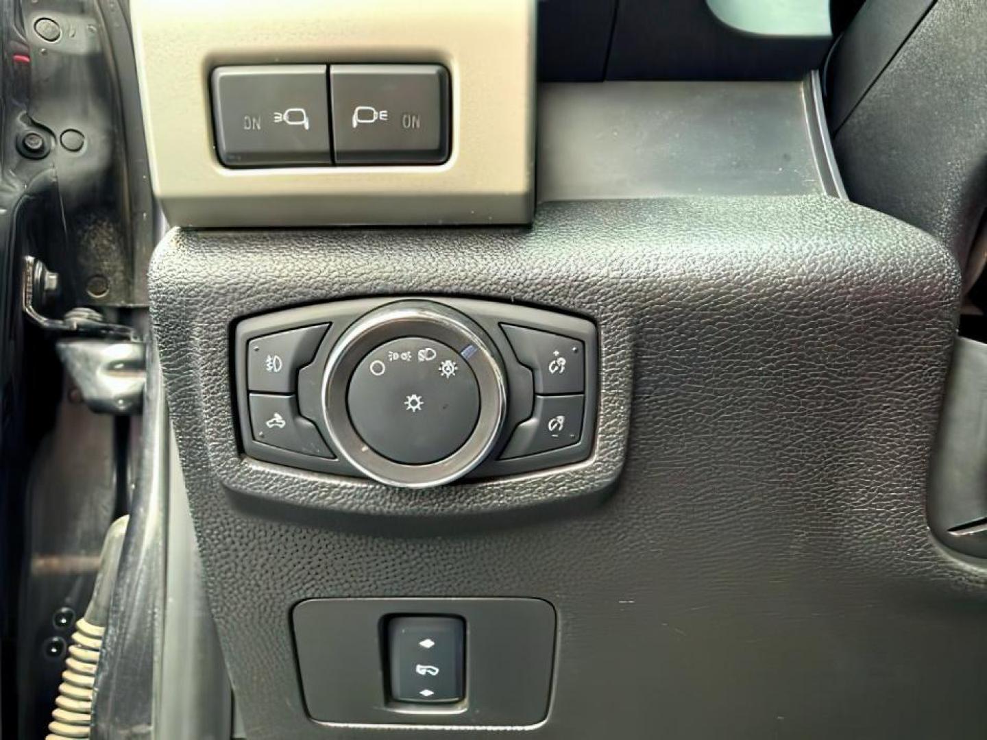 2018 GRAY /Black Ford F-250 (1FT7W2BT3JE) with an Powerstroke 67L V-8 diesel direct injection engine, Automatic transmission, located at 1175 N Woodruff Ave, Idaho Falls, ID, 83401, 43.506901, -111.999657 - At Timberline Auto, finding a great deal on your next vehicle is always easy! Our experienced sales staff's goal is to help find you the right vehicle at the right price! Our knowledgeable finance department has options for almost any credit score. We offer extended service contract options to prote - Photo#18