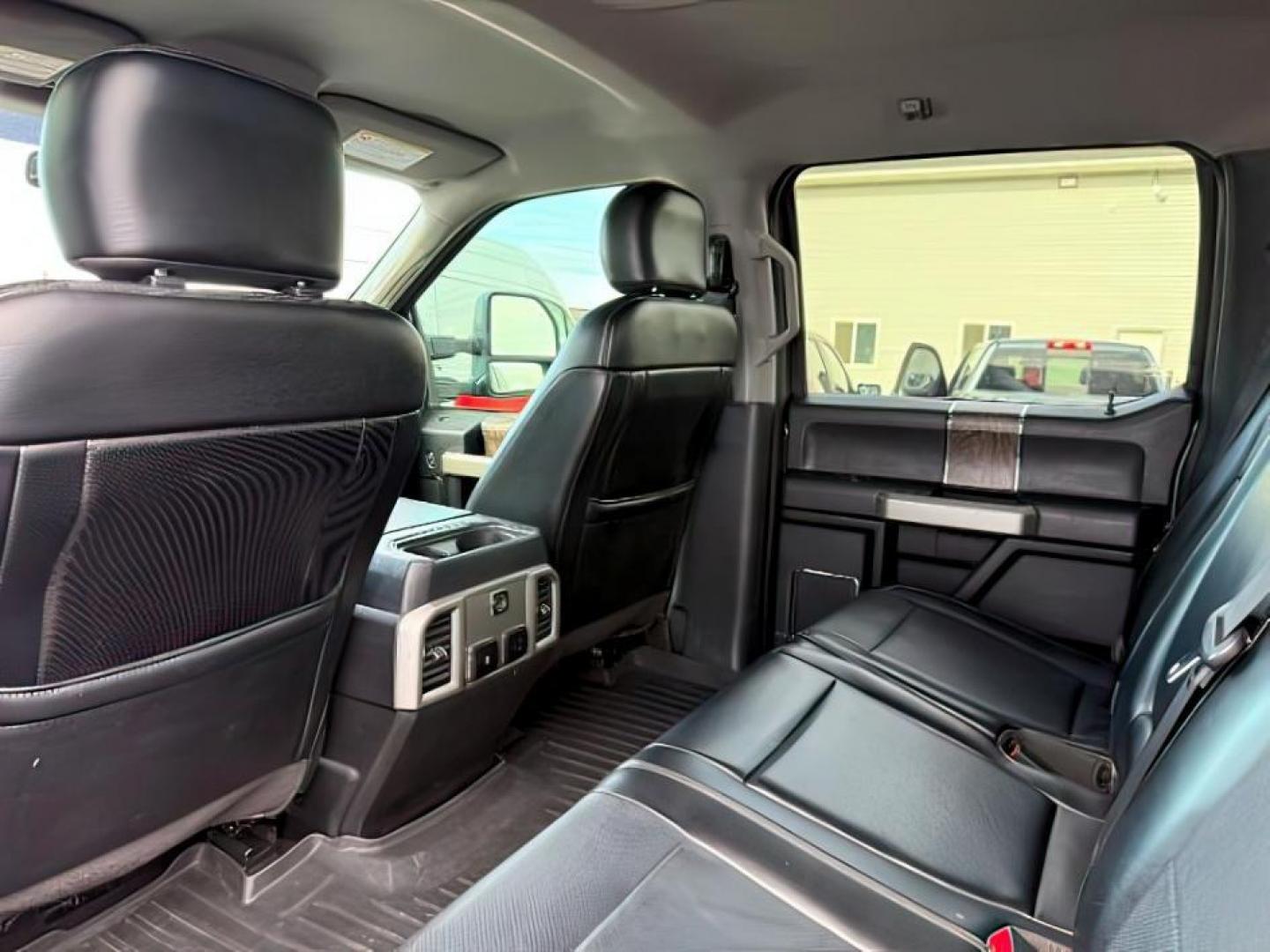 2018 GRAY /Black Ford F-250 (1FT7W2BT3JE) with an Powerstroke 67L V-8 diesel direct injection engine, Automatic transmission, located at 1175 N Woodruff Ave, Idaho Falls, ID, 83401, 43.506901, -111.999657 - At Timberline Auto, finding a great deal on your next vehicle is always easy! Our experienced sales staff's goal is to help find you the right vehicle at the right price! Our knowledgeable finance department has options for almost any credit score. We offer extended service contract options to prote - Photo#22