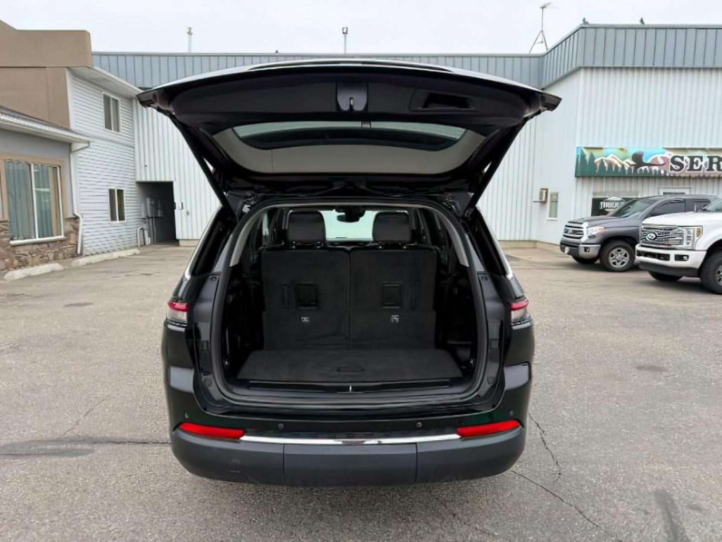 2021 Diamond Black Crystal Pearlcoat /Global Black Jeep Grand Cherokee L (1C4RJKBG7M8) with an Pentastar 36L V-6 DOHC engine, Automatic transmission, located at 1175 N Woodruff Ave, Idaho Falls, ID, 83401, 43.506901, -111.999657 - At Timberline Auto, finding a great deal on your next vehicle is always easy! Our experienced sales staff's goal is to help find you the right vehicle at the right price! Our knowledgeable finance department has options for almost any credit score. We offer extended service contract options to prote - Photo#5