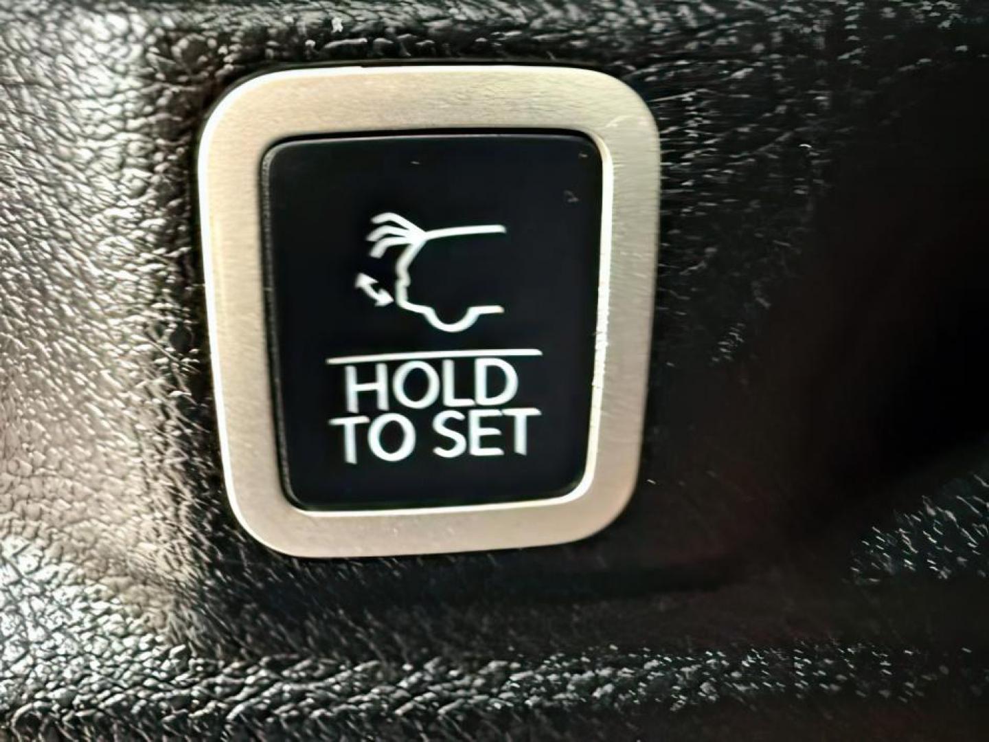 2021 Diamond Black Crystal Pearlcoat /Global Black Jeep Grand Cherokee L (1C4RJKBG7M8) with an Pentastar 36L V-6 DOHC engine, Automatic transmission, located at 1175 N Woodruff Ave, Idaho Falls, ID, 83401, 43.506901, -111.999657 - At Timberline Auto, finding a great deal on your next vehicle is always easy! Our experienced sales staff's goal is to help find you the right vehicle at the right price! Our knowledgeable finance department has options for almost any credit score. We offer extended service contract options to prote - Photo#6