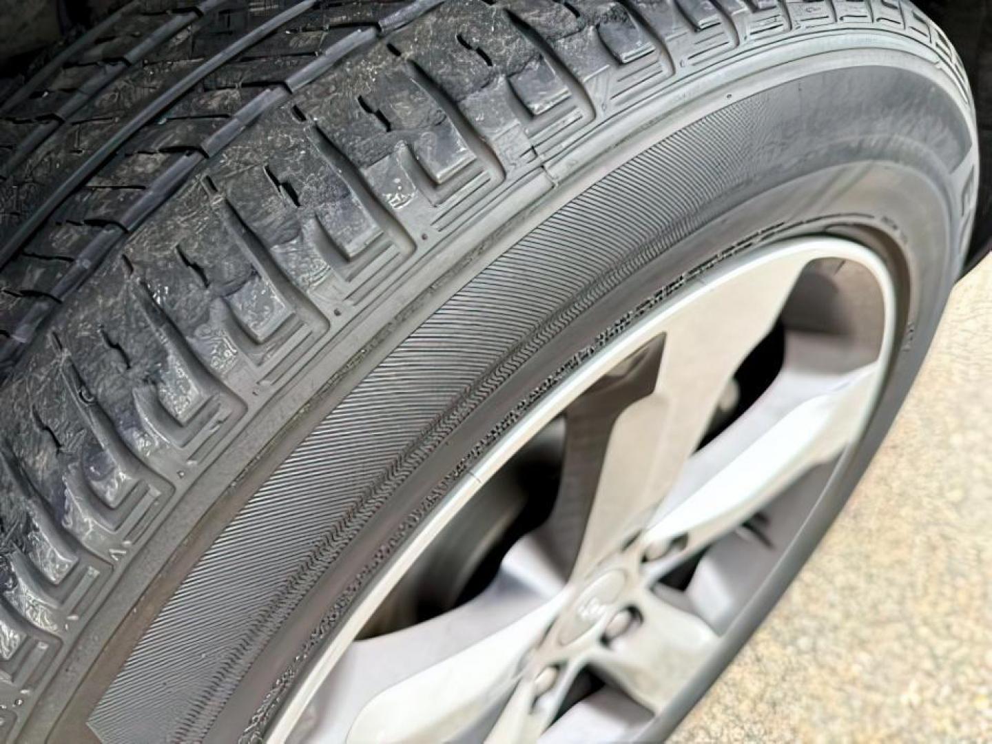 2021 Diamond Black Crystal Pearlcoat /Global Black Jeep Grand Cherokee L (1C4RJKBG7M8) with an Pentastar 36L V-6 DOHC engine, Automatic transmission, located at 1175 N Woodruff Ave, Idaho Falls, ID, 83401, 43.506901, -111.999657 - At Timberline Auto, finding a great deal on your next vehicle is always easy! Our experienced sales staff's goal is to help find you the right vehicle at the right price! Our knowledgeable finance department has options for almost any credit score. We offer extended service contract options to prote - Photo#12