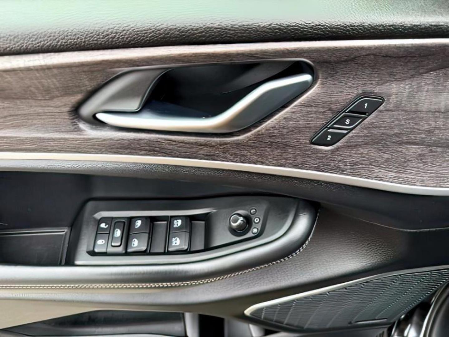 2021 Diamond Black Crystal Pearlcoat /Global Black Jeep Grand Cherokee L (1C4RJKBG7M8) with an Pentastar 36L V-6 DOHC engine, Automatic transmission, located at 1175 N Woodruff Ave, Idaho Falls, ID, 83401, 43.506901, -111.999657 - At Timberline Auto, finding a great deal on your next vehicle is always easy! Our experienced sales staff's goal is to help find you the right vehicle at the right price! Our knowledgeable finance department has options for almost any credit score. We offer extended service contract options to prote - Photo#22