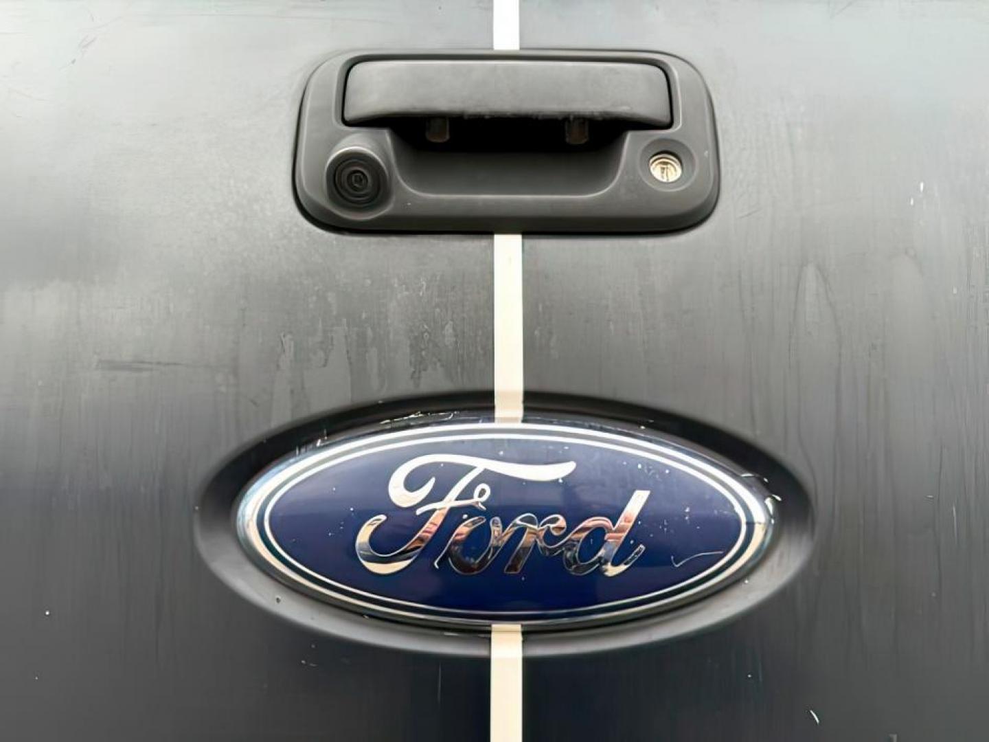 2011 White Platinum Metallic Tri-Coat /Adobe Ford F-350 (1FT8W3BT6BE) with an Powerstroke 67L V-8 diesel direct injection engine, Automatic transmission, located at 1175 N Woodruff Ave, Idaho Falls, ID, 83401, 43.506901, -111.999657 - At Timberline Auto, finding a great deal on your next vehicle is always easy! Our experienced sales staff's goal is to help find you the right vehicle at the right price! Our knowledgeable finance department has options for almost any credit score. We offer extended service contract options to prote - Photo#4