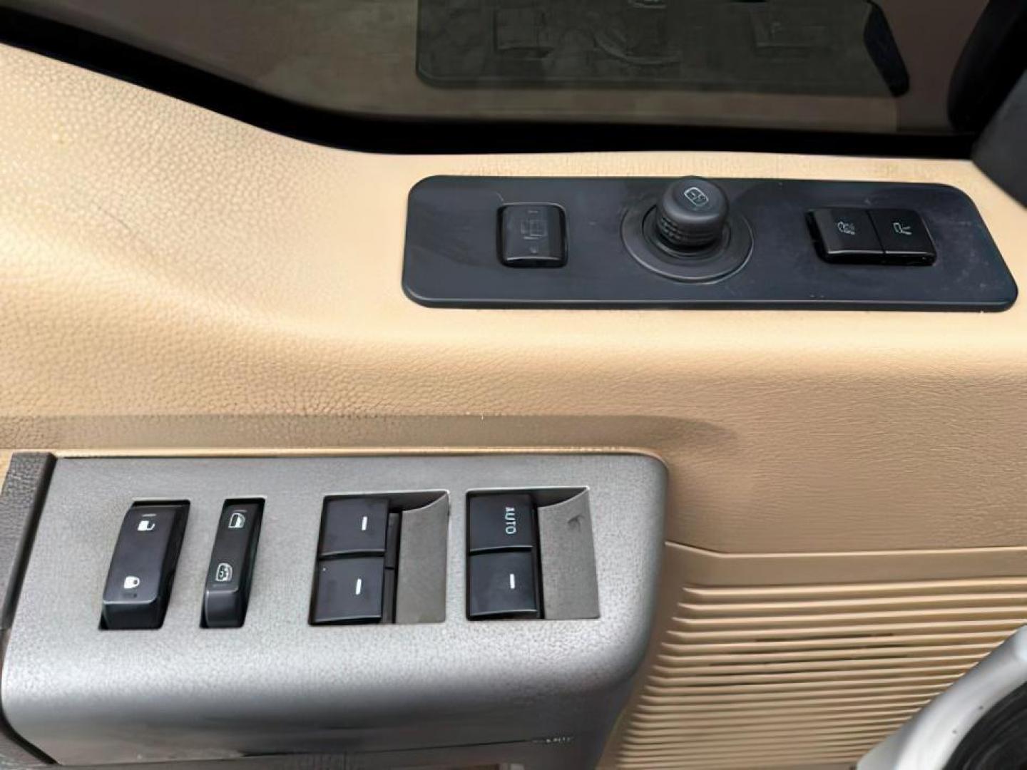 2011 White Platinum Metallic Tri-Coat /Adobe Ford F-350 (1FT8W3BT6BE) with an Powerstroke 67L V-8 diesel direct injection engine, Automatic transmission, located at 1175 N Woodruff Ave, Idaho Falls, ID, 83401, 43.506901, -111.999657 - At Timberline Auto, finding a great deal on your next vehicle is always easy! Our experienced sales staff's goal is to help find you the right vehicle at the right price! Our knowledgeable finance department has options for almost any credit score. We offer extended service contract options to prote - Photo#18