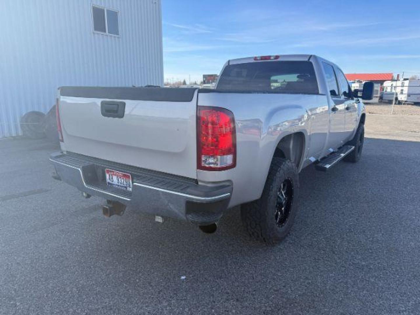 2008 SILVER /Ebony GMC Sierra 2500HD (1GTHK23668F) with an 66L V8 16V OHV TURBO DIESEL engine, Automatic transmission, located at 1175 N Woodruff Ave, Idaho Falls, ID, 83401, 43.506901, -111.999657 - At Timberline Auto, finding a great deal on your next vehicle is always easy! Our experienced sales staff's goal is to help find you the right vehicle at the right price! Our knowledgeable finance department has options for almost any credit score. We offer extended service contract options to prote - Photo#28