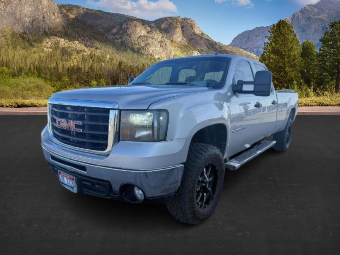 2008 SILVER /Ebony GMC Sierra 2500HD (1GTHK23668F) with an 66L V8 16V OHV TURBO DIESEL engine, Automatic transmission, located at 1175 N Woodruff Ave, Idaho Falls, ID, 83401, 43.506901, -111.999657 - At Timberline Auto, finding a great deal on your next vehicle is always easy! Our experienced sales staff's goal is to help find you the right vehicle at the right price! Our knowledgeable finance department has options for almost any credit score. We offer extended service contract options to prote - Photo#0