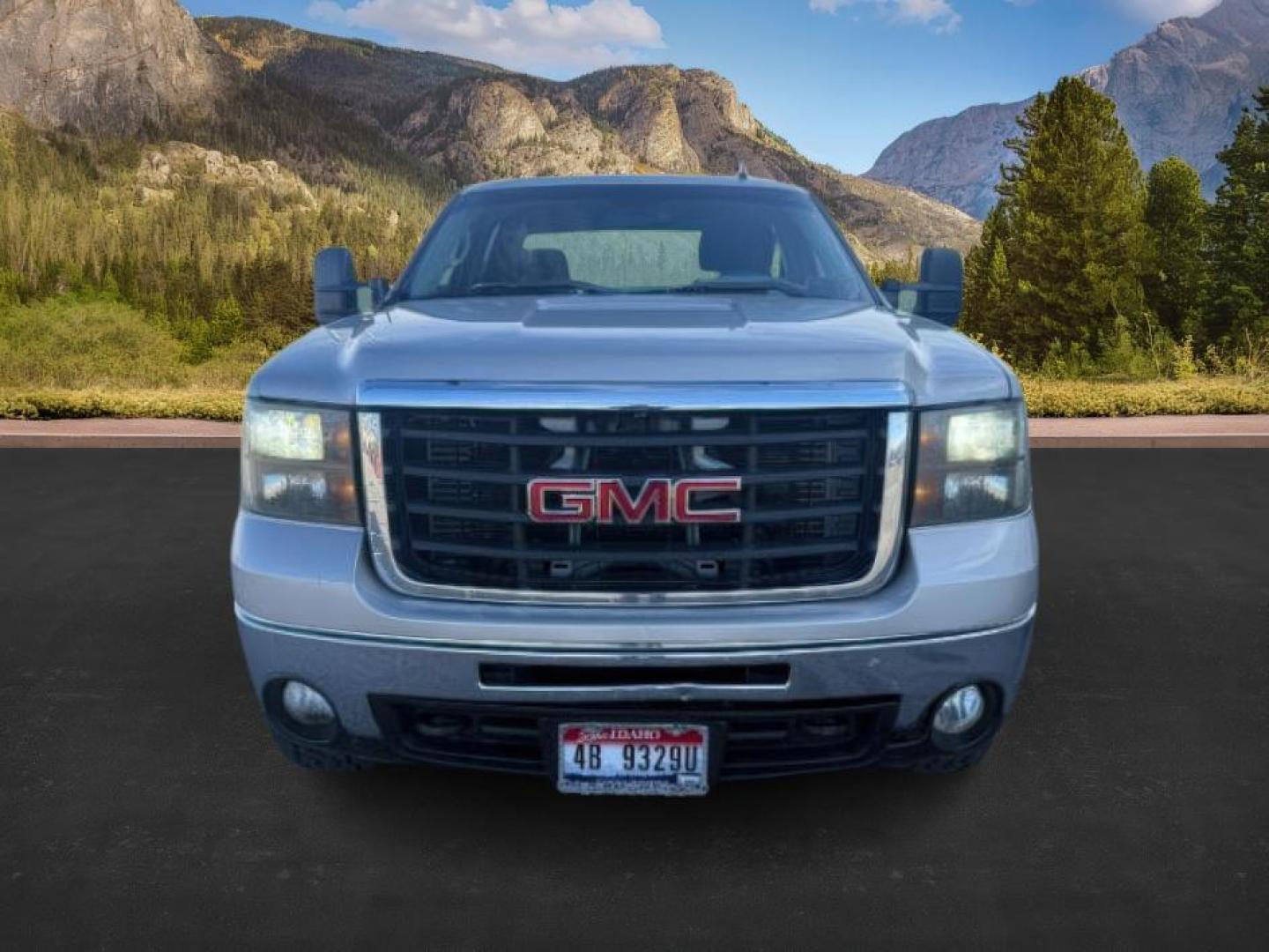 2008 SILVER /Ebony GMC Sierra 2500HD (1GTHK23668F) with an 66L V8 16V OHV TURBO DIESEL engine, Automatic transmission, located at 1175 N Woodruff Ave, Idaho Falls, ID, 83401, 43.506901, -111.999657 - At Timberline Auto, finding a great deal on your next vehicle is always easy! Our experienced sales staff's goal is to help find you the right vehicle at the right price! Our knowledgeable finance department has options for almost any credit score. We offer extended service contract options to prote - Photo#8