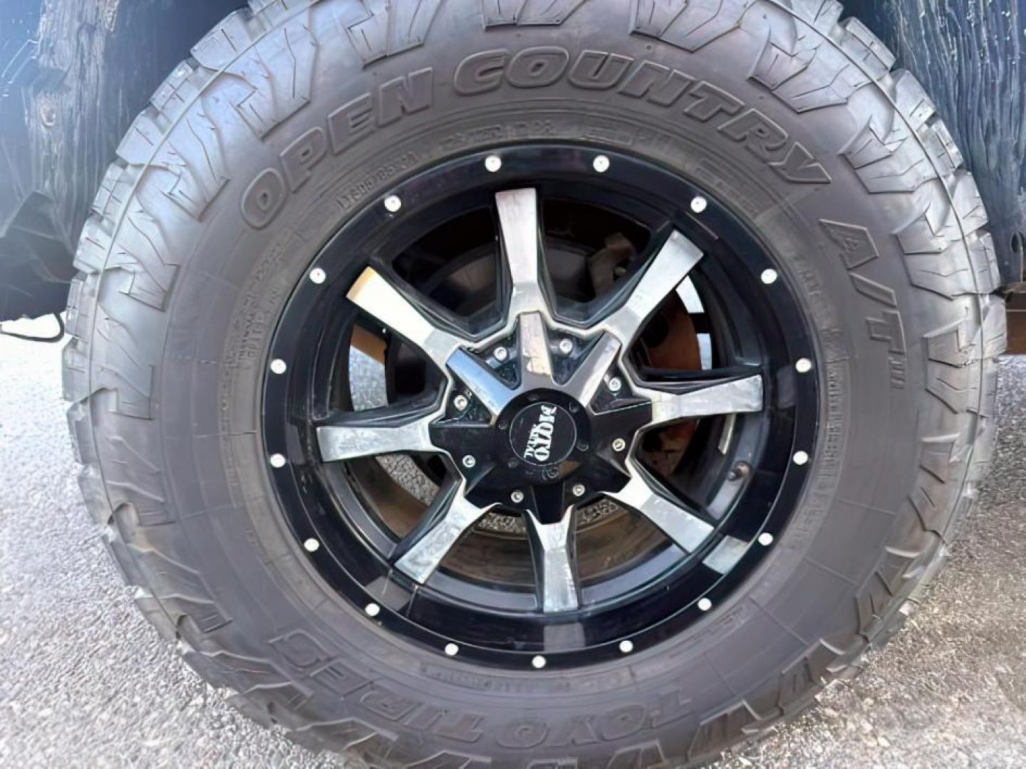 2008 SILVER /Ebony GMC Sierra 2500HD (1GTHK23668F) with an 66L V8 16V OHV TURBO DIESEL engine, Automatic transmission, located at 1175 N Woodruff Ave, Idaho Falls, ID, 83401, 43.506901, -111.999657 - At Timberline Auto, finding a great deal on your next vehicle is always easy! Our experienced sales staff's goal is to help find you the right vehicle at the right price! Our knowledgeable finance department has options for almost any credit score. We offer extended service contract options to prote - Photo#10