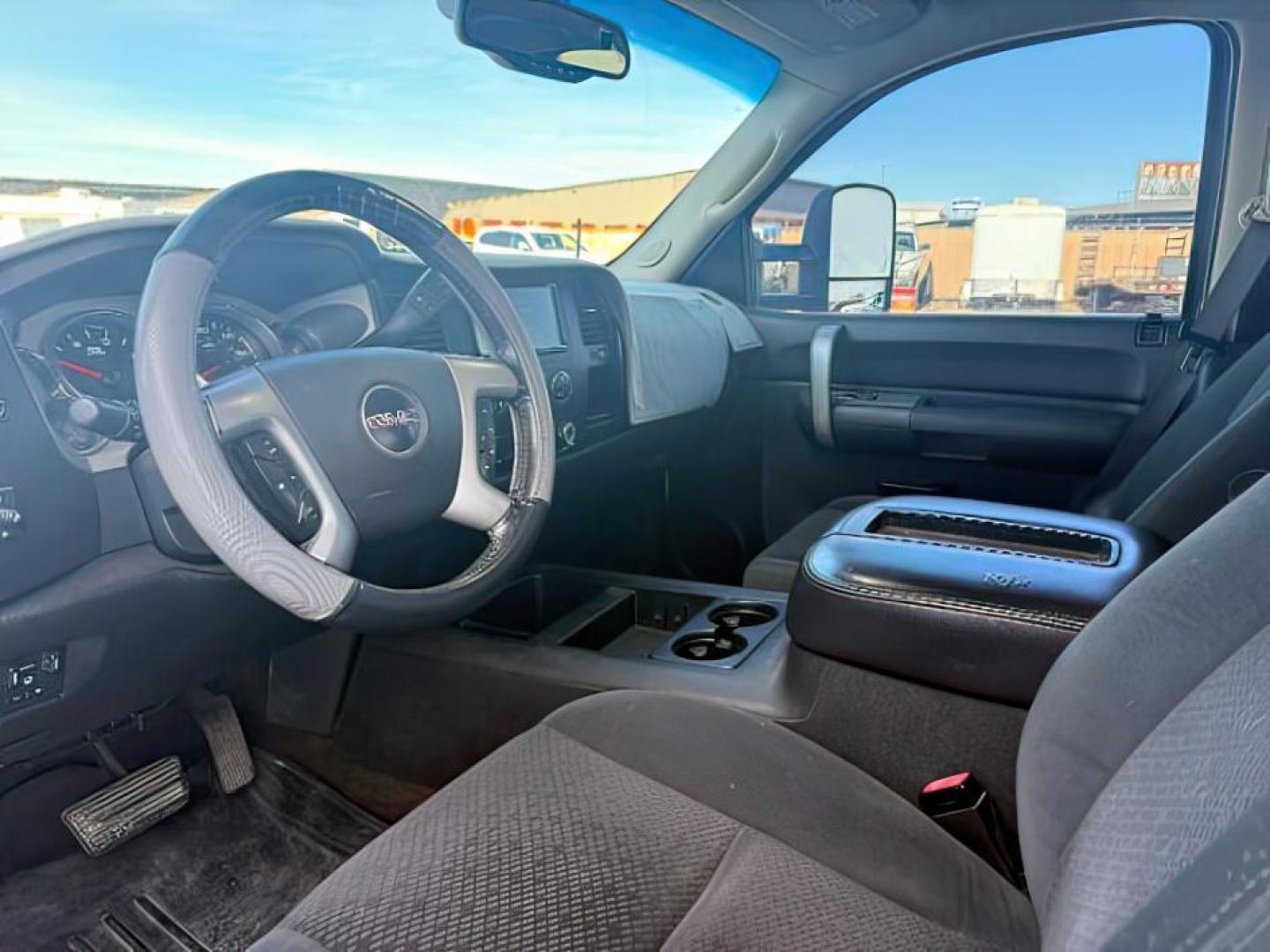 2008 SILVER /Ebony GMC Sierra 2500HD (1GTHK23668F) with an 66L V8 16V OHV TURBO DIESEL engine, Automatic transmission, located at 1175 N Woodruff Ave, Idaho Falls, ID, 83401, 43.506901, -111.999657 - At Timberline Auto, finding a great deal on your next vehicle is always easy! Our experienced sales staff's goal is to help find you the right vehicle at the right price! Our knowledgeable finance department has options for almost any credit score. We offer extended service contract options to prote - Photo#13