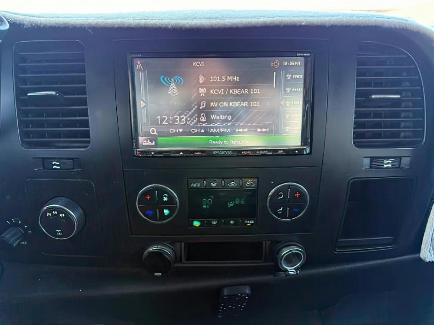2008 SILVER /Ebony GMC Sierra 2500HD (1GTHK23668F) with an 66L V8 16V OHV TURBO DIESEL engine, Automatic transmission, located at 1175 N Woodruff Ave, Idaho Falls, ID, 83401, 43.506901, -111.999657 - At Timberline Auto, finding a great deal on your next vehicle is always easy! Our experienced sales staff's goal is to help find you the right vehicle at the right price! Our knowledgeable finance department has options for almost any credit score. We offer extended service contract options to prote - Photo#15