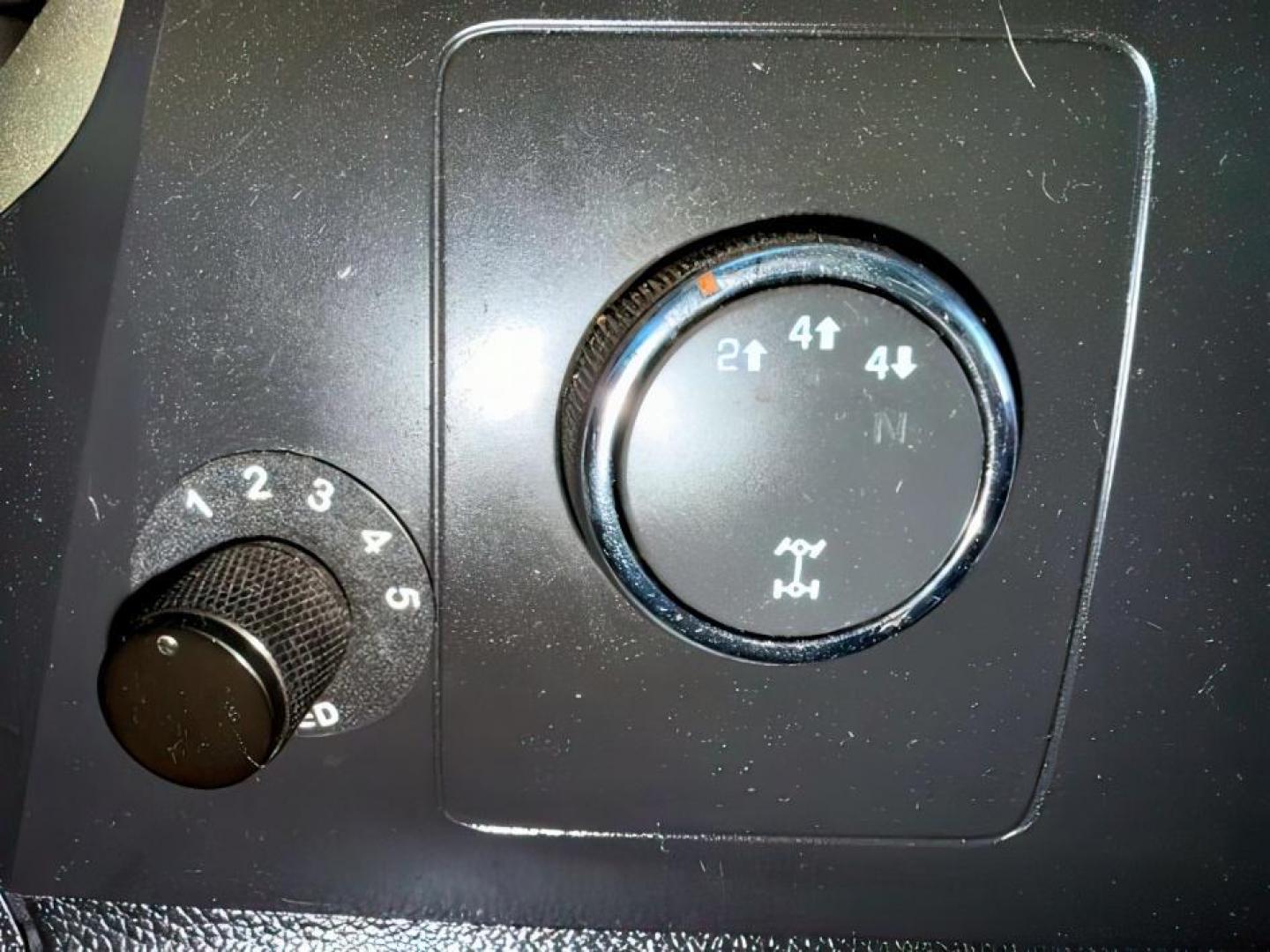 2008 SILVER /Ebony GMC Sierra 2500HD (1GTHK23668F) with an 66L V8 16V OHV TURBO DIESEL engine, Automatic transmission, located at 1175 N Woodruff Ave, Idaho Falls, ID, 83401, 43.506901, -111.999657 - At Timberline Auto, finding a great deal on your next vehicle is always easy! Our experienced sales staff's goal is to help find you the right vehicle at the right price! Our knowledgeable finance department has options for almost any credit score. We offer extended service contract options to prote - Photo#16