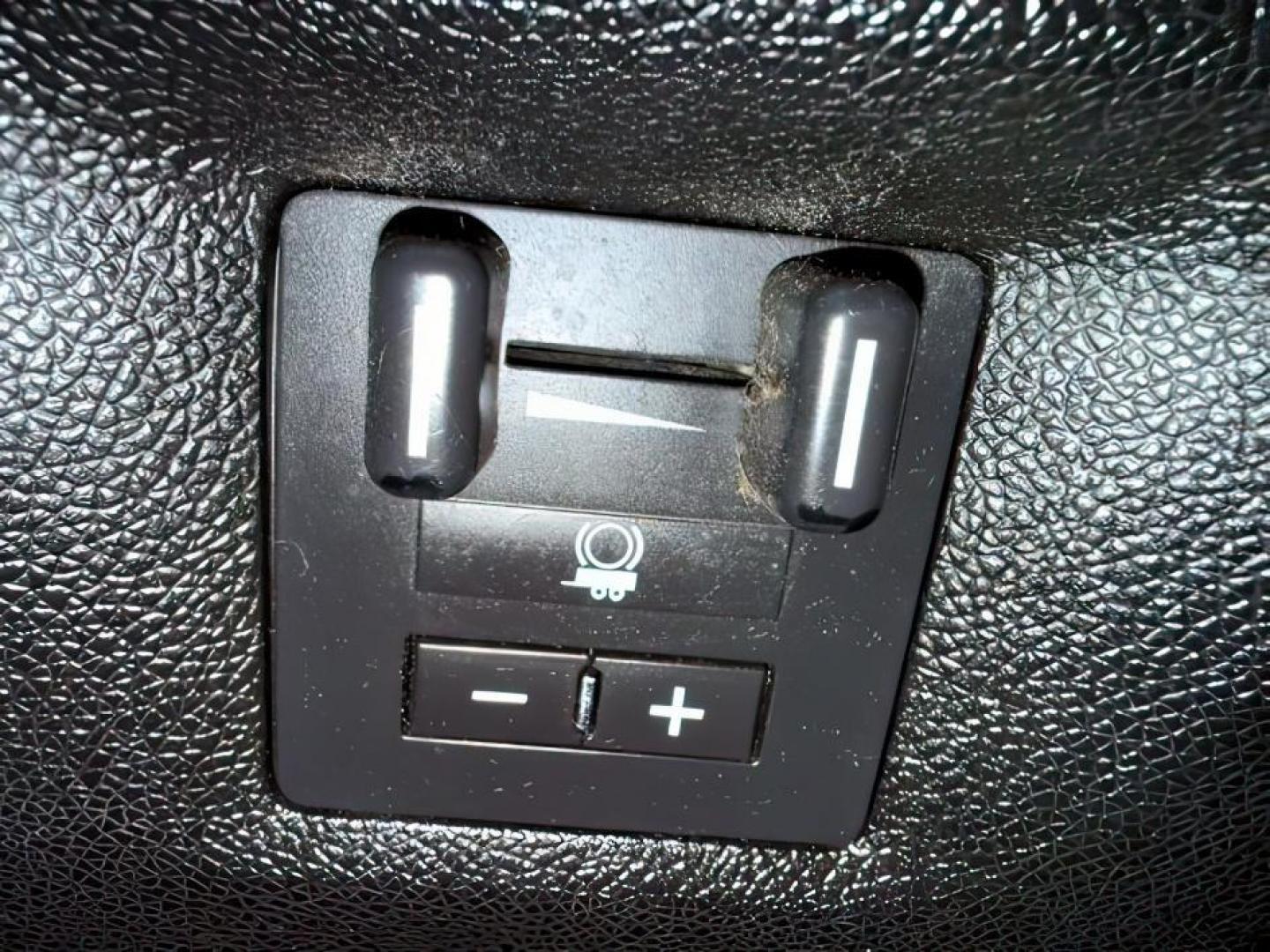 2008 SILVER /Ebony GMC Sierra 2500HD (1GTHK23668F) with an 66L V8 16V OHV TURBO DIESEL engine, Automatic transmission, located at 1175 N Woodruff Ave, Idaho Falls, ID, 83401, 43.506901, -111.999657 - At Timberline Auto, finding a great deal on your next vehicle is always easy! Our experienced sales staff's goal is to help find you the right vehicle at the right price! Our knowledgeable finance department has options for almost any credit score. We offer extended service contract options to prote - Photo#17