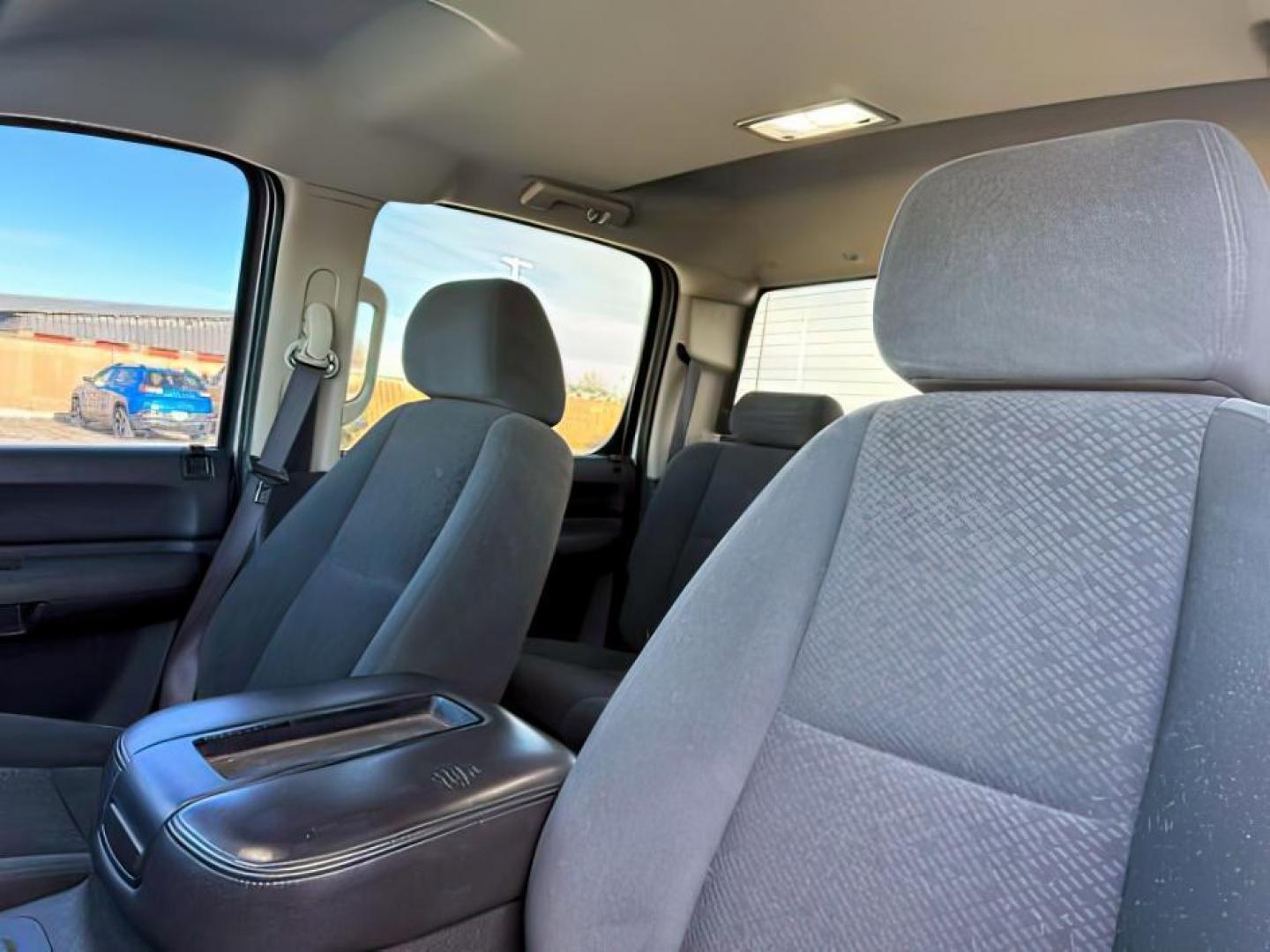 2008 SILVER /Ebony GMC Sierra 2500HD (1GTHK23668F) with an 66L V8 16V OHV TURBO DIESEL engine, Automatic transmission, located at 1175 N Woodruff Ave, Idaho Falls, ID, 83401, 43.506901, -111.999657 - At Timberline Auto, finding a great deal on your next vehicle is always easy! Our experienced sales staff's goal is to help find you the right vehicle at the right price! Our knowledgeable finance department has options for almost any credit score. We offer extended service contract options to prote - Photo#18