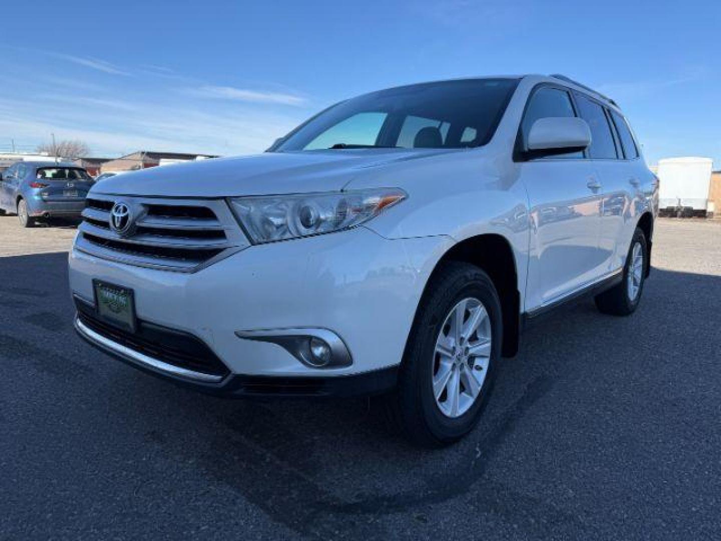 2013 WHITE /Black Toyota Highlander (5TDBK3EH3DS) with an 35L V-6 DOHC engine, Automatic transmission, located at 1175 N Woodruff Ave, Idaho Falls, ID, 83401, 43.506901, -111.999657 - At Timberline Auto, finding a great deal on your next vehicle is always easy! Our experienced sales staff's goal is to help find you the right vehicle at the right price! Our knowledgeable finance department has options for almost any credit score. We offer extended service contract options to prote - Photo#27